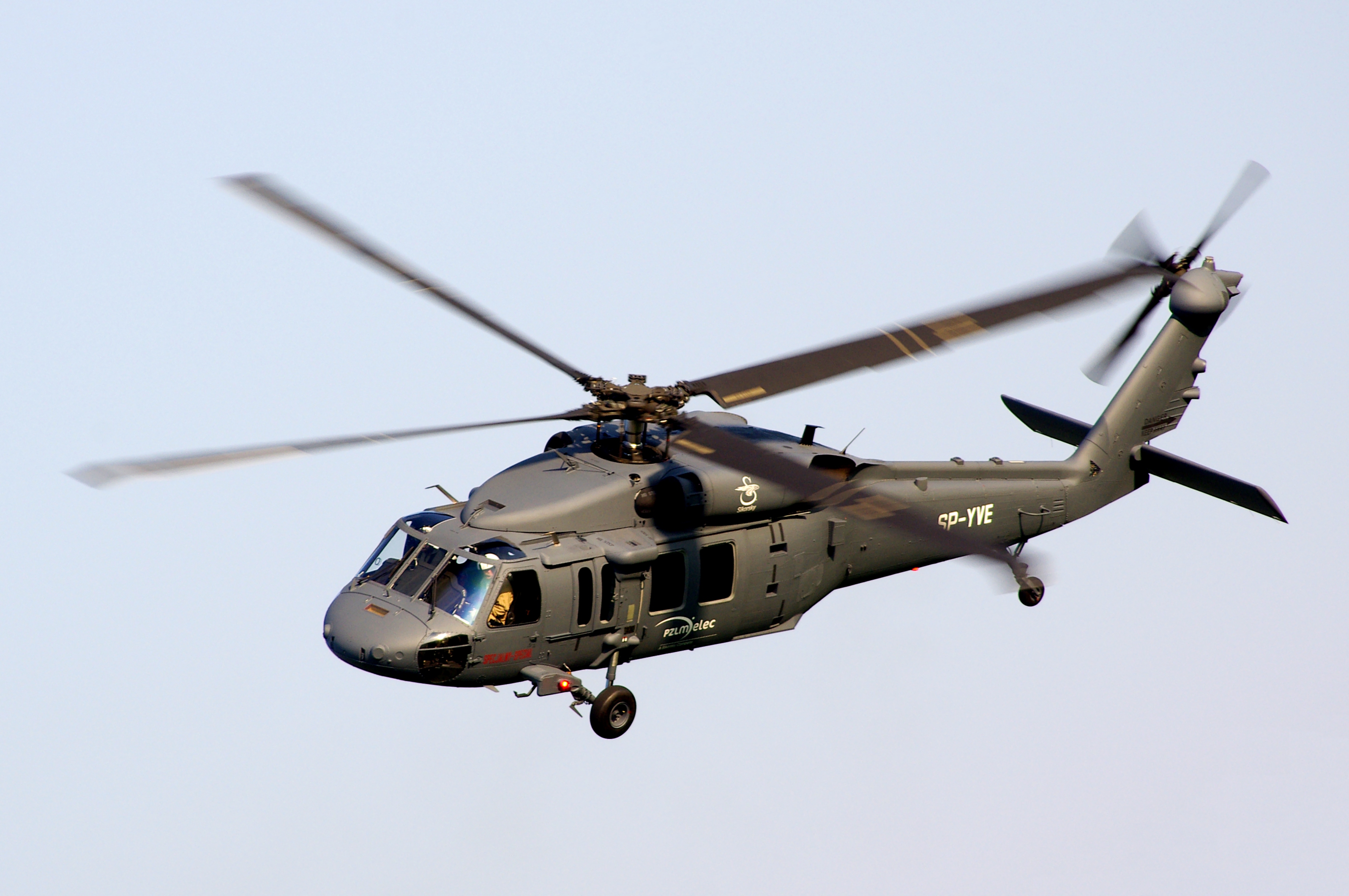 Albania ha puesto en servicio dos helicópteros estadounidenses UH-60 Black Hawk Albania ha puesto en servicio dos helicópteros estadounidenses UH-60 Black Hawk