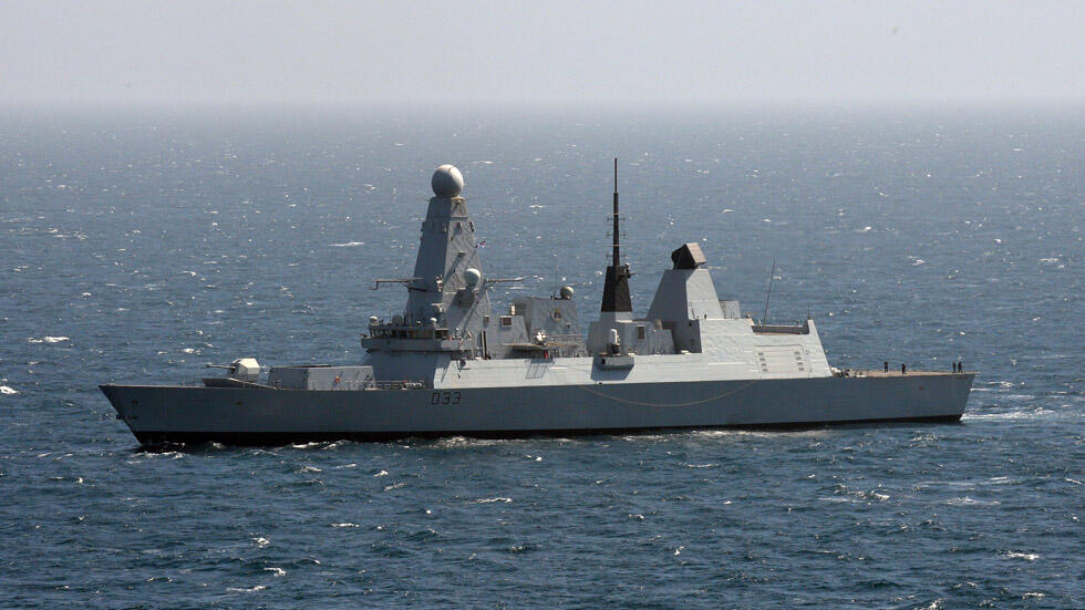 El destructor modernizado HMS Dauntless navega hacia el Caribe para probar sus nuevos motores en aguas cálidas El destructor modernizado HMS Dauntless navega hacia el Caribe para probar sus nuevos motores en aguas cálidas