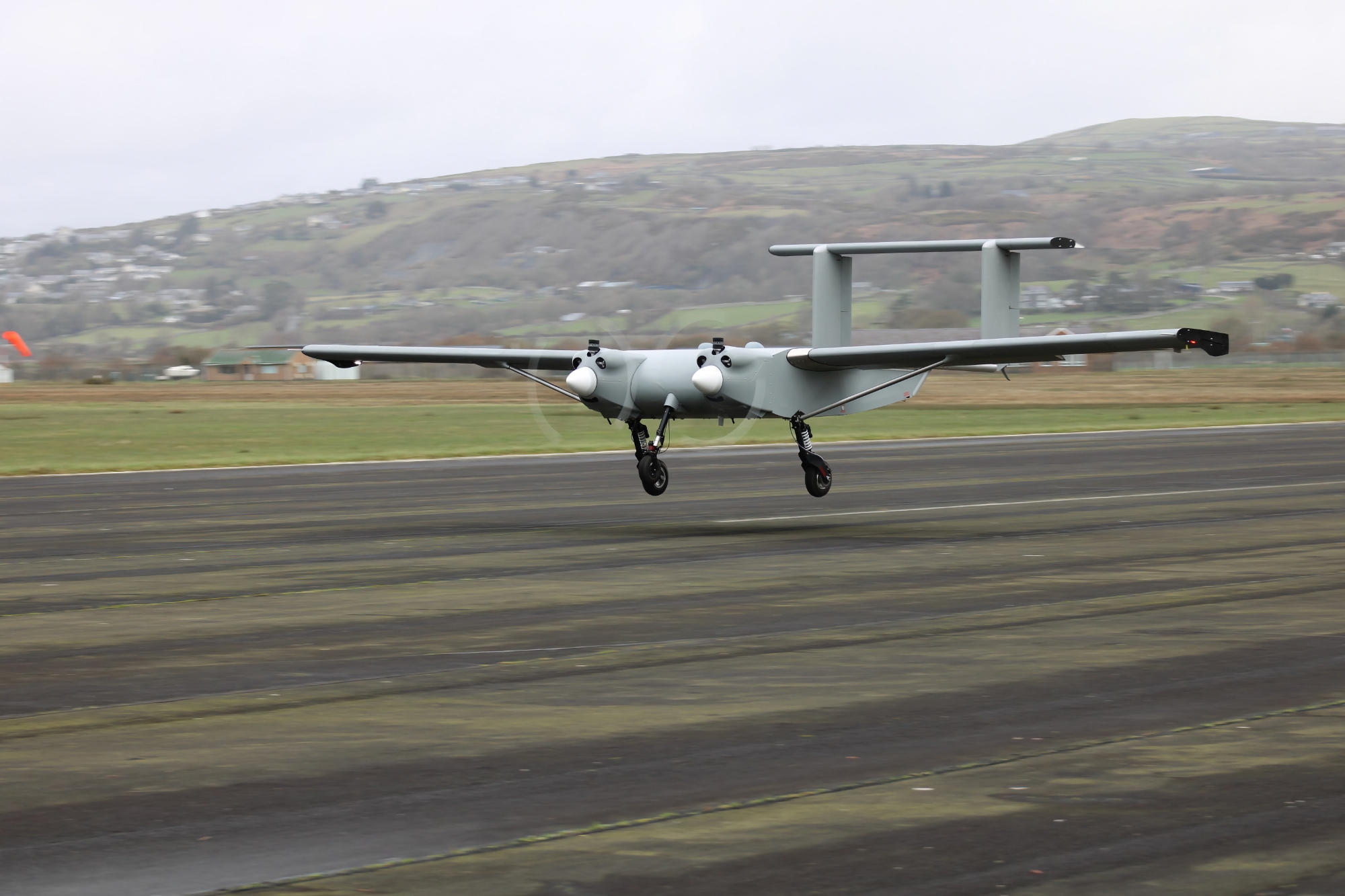 Las AFU utilizan el UAV británico ULTRA, con una carga útil de hasta 100 kg y capacidad para volar hasta 1.000 km. Las AFU utilizan el UAV británico ULTRA, con una carga útil de hasta 100 kg y capacidad para volar hasta 1.000 km.