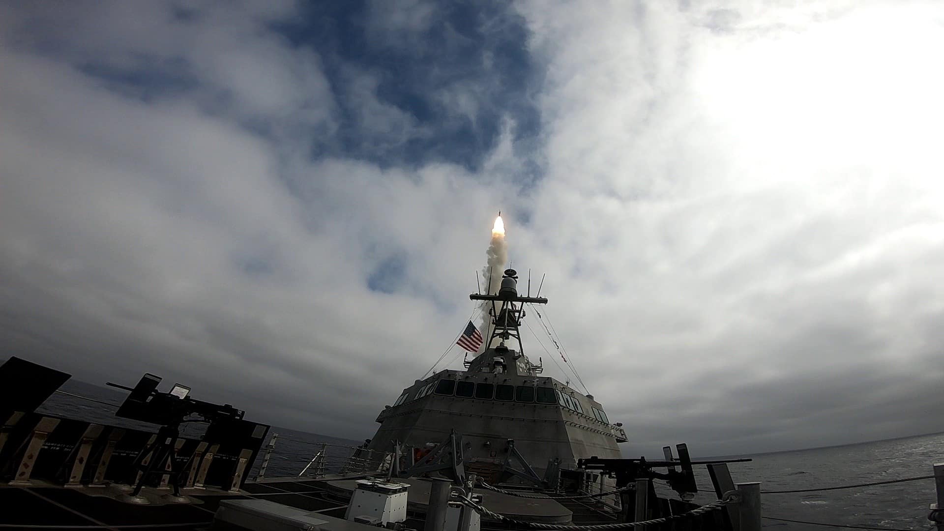 El buque estadounidense de combate litoral USS Savannah ha lanzado por primera vez el interceptor de misiles Standard Missile 6, que puede atacar objetivos aéreos y terrestres.