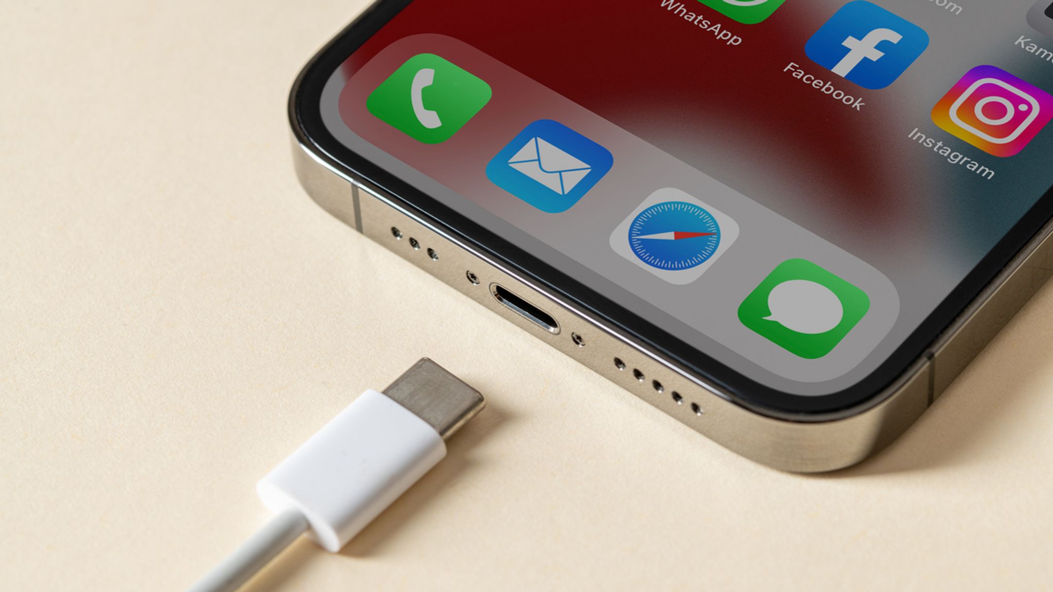 Ming-Chi Kuo: el iPhone 15 y el iPhone 15 Pro tendrán diferentes puertos USB-C, solo los modelos superiores tendrán mayor velocidad de transferencia de datos Ming-Chi Kuo: el iPhone 15 y el iPhone 15 Pro tendrán diferentes puertos USB-C, solo los modelos superiores tendrán mayor velocidad de transferencia de datos