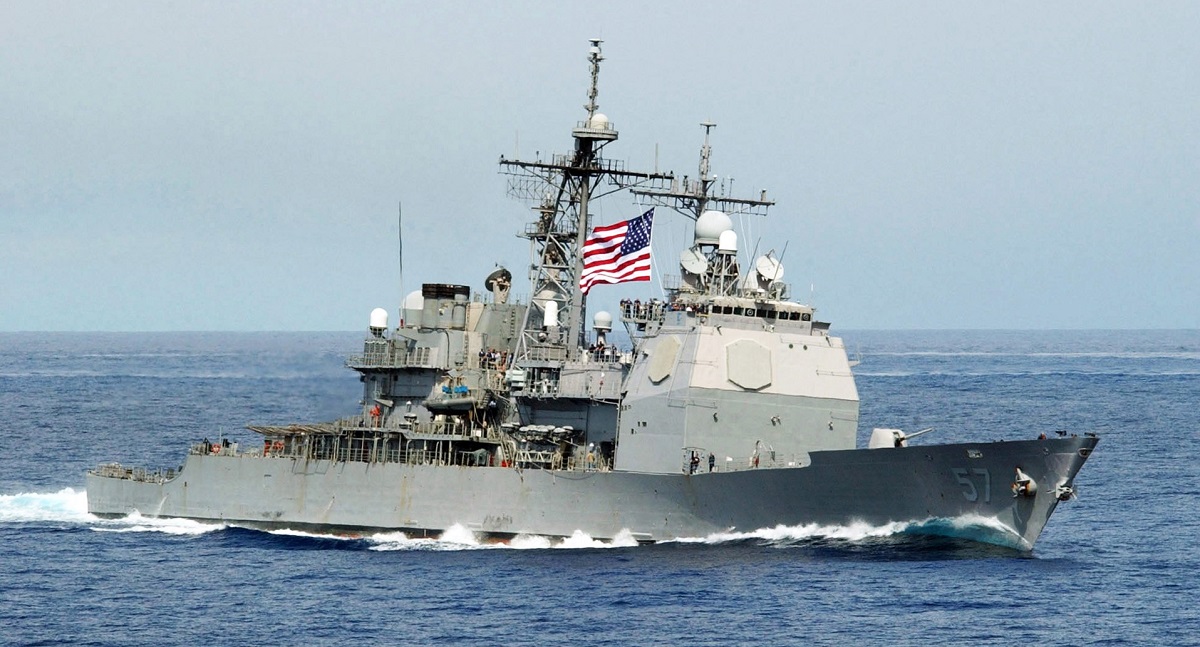 Tras 35 años de servicio, la Marina estadounidense ha dado de baja el crucero USS Lake Champlain, que transportaba misiles Tomahawk y sobrevivió a una explosión y a una colisión con un pesquero.