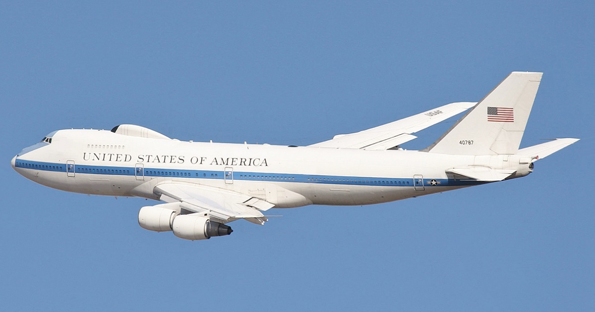 Un vuelo de 1 hora del Boeing E-4B Nightwatch cuesta casi 400.000 dólares - el bombardero nuclear B-2 Spirit y el supersónico B-1B Lancer