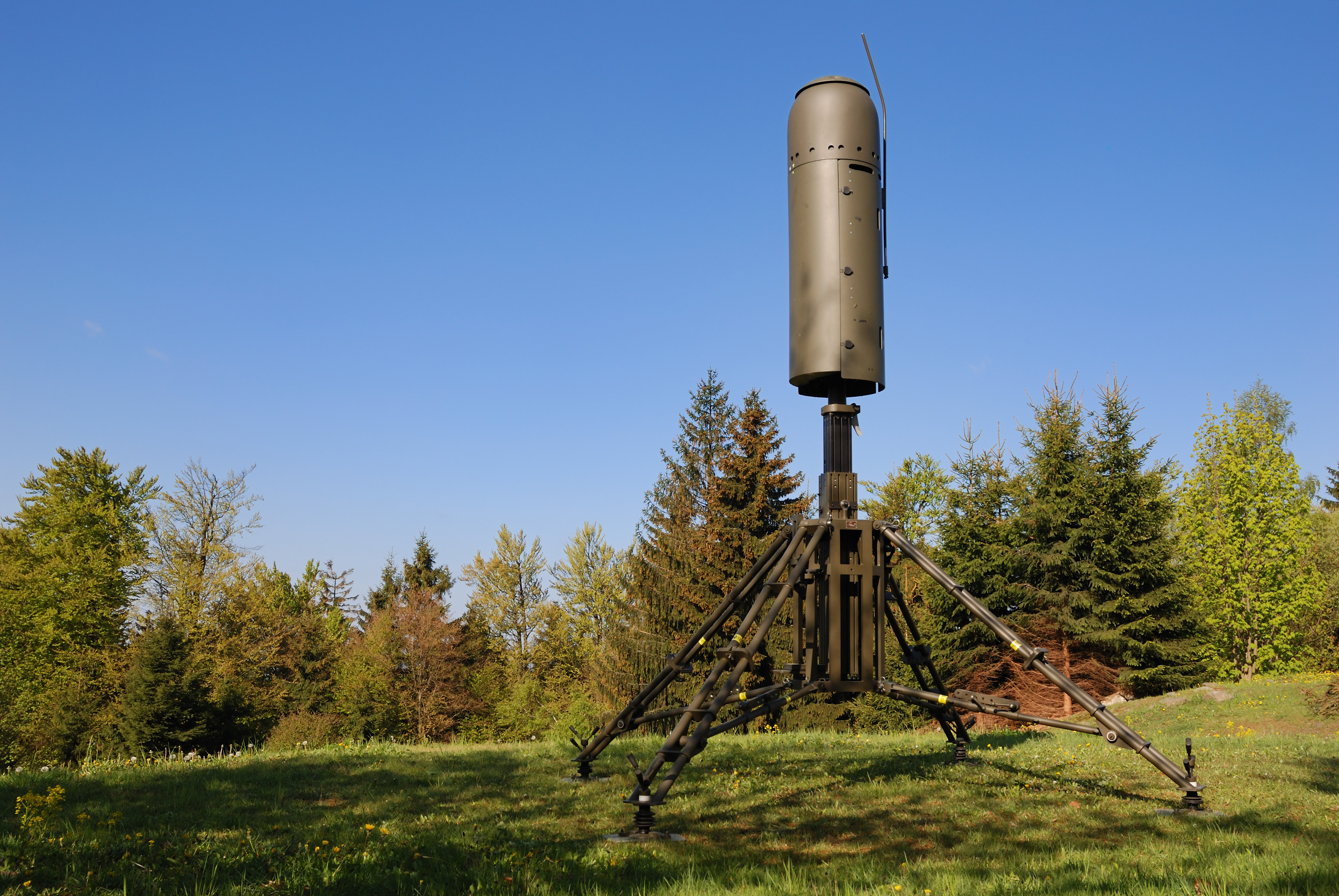 Los Países Bajos entregaron a las AFU las estaciones de radar VERA-NG, que pueden rastrear hasta 200 objetivos a una distancia de 400 kilómetros. Los Países Bajos entregaron a las AFU las estaciones de radar VERA-NG, que pueden rastrear hasta 200 objetivos a una distancia de 400 kilómetros.