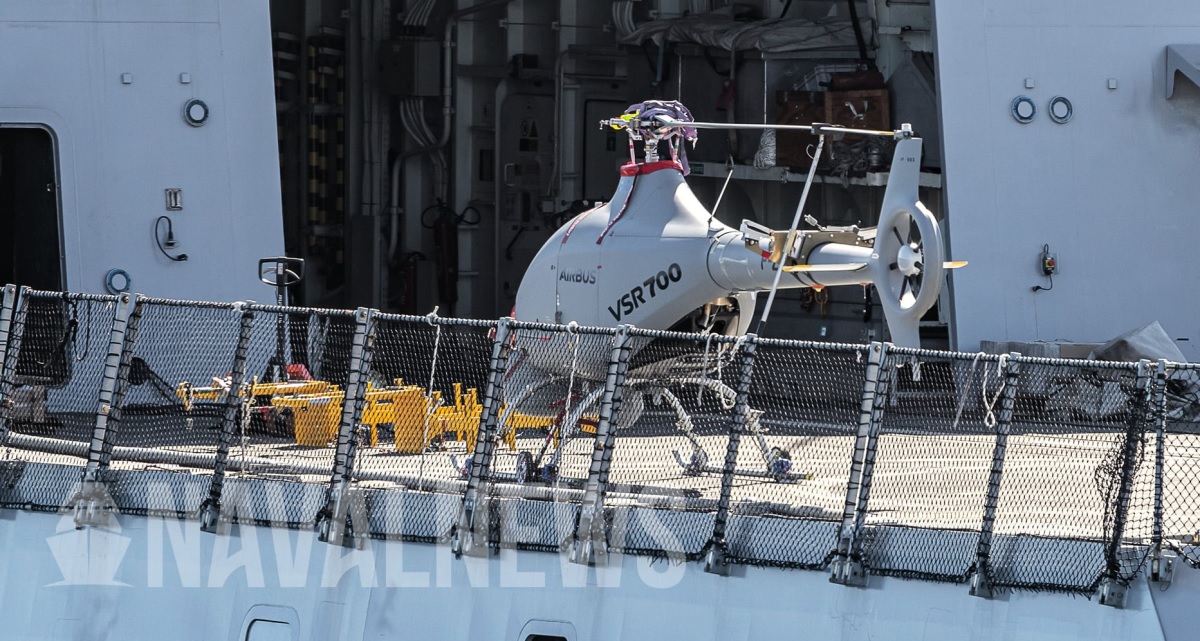 La Armada francesa ha comenzado a probar el helicóptero no tripulado VSR700 en la fragata Provence de la clase Aquitania. La Armada francesa ha comenzado a probar el helicóptero no tripulado VSR700 en la fragata Provence de la clase Aquitania.