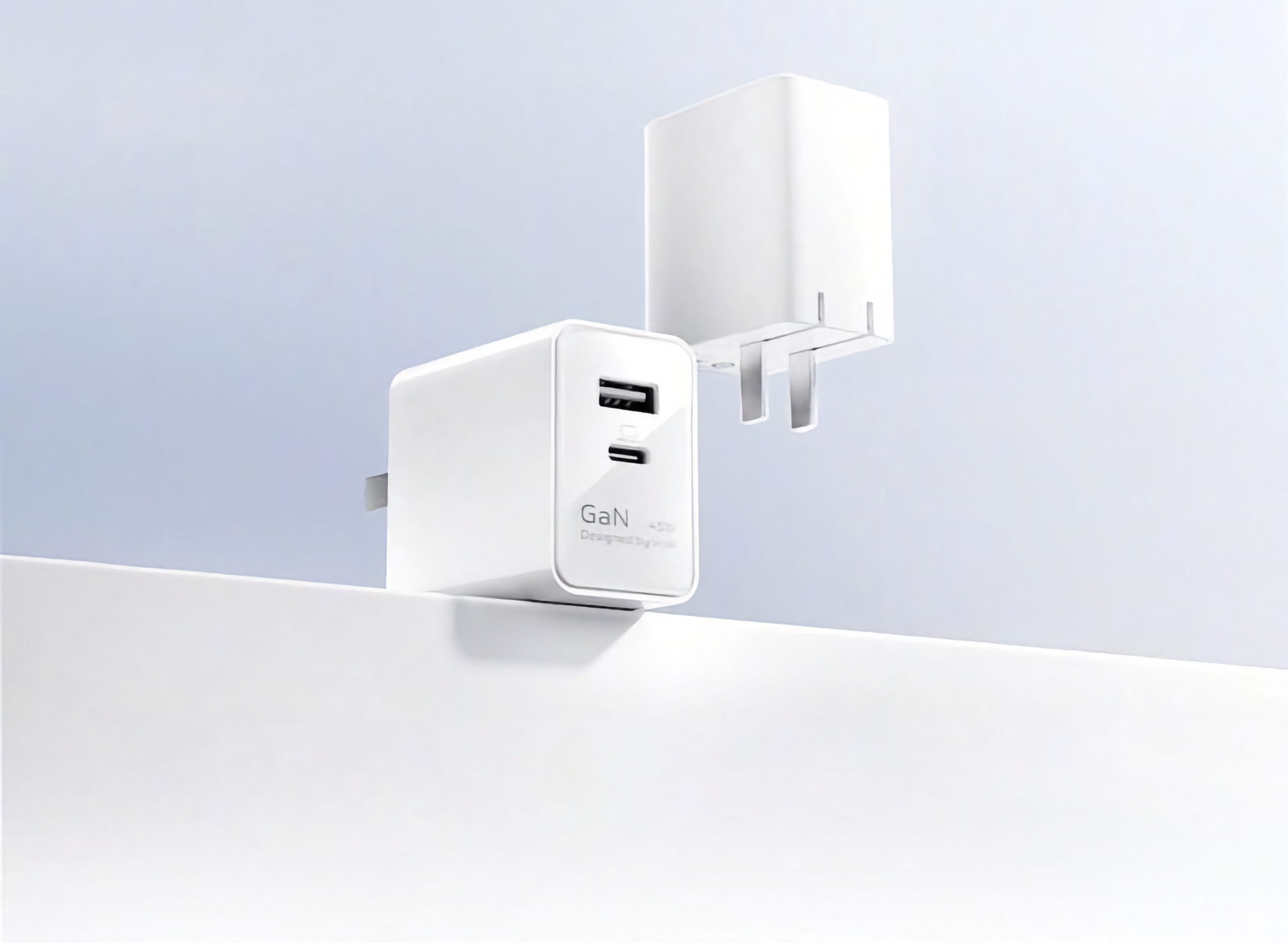 vivo presenta un cargador GaN con una potencia de hasta 45 W y dos puertos USB