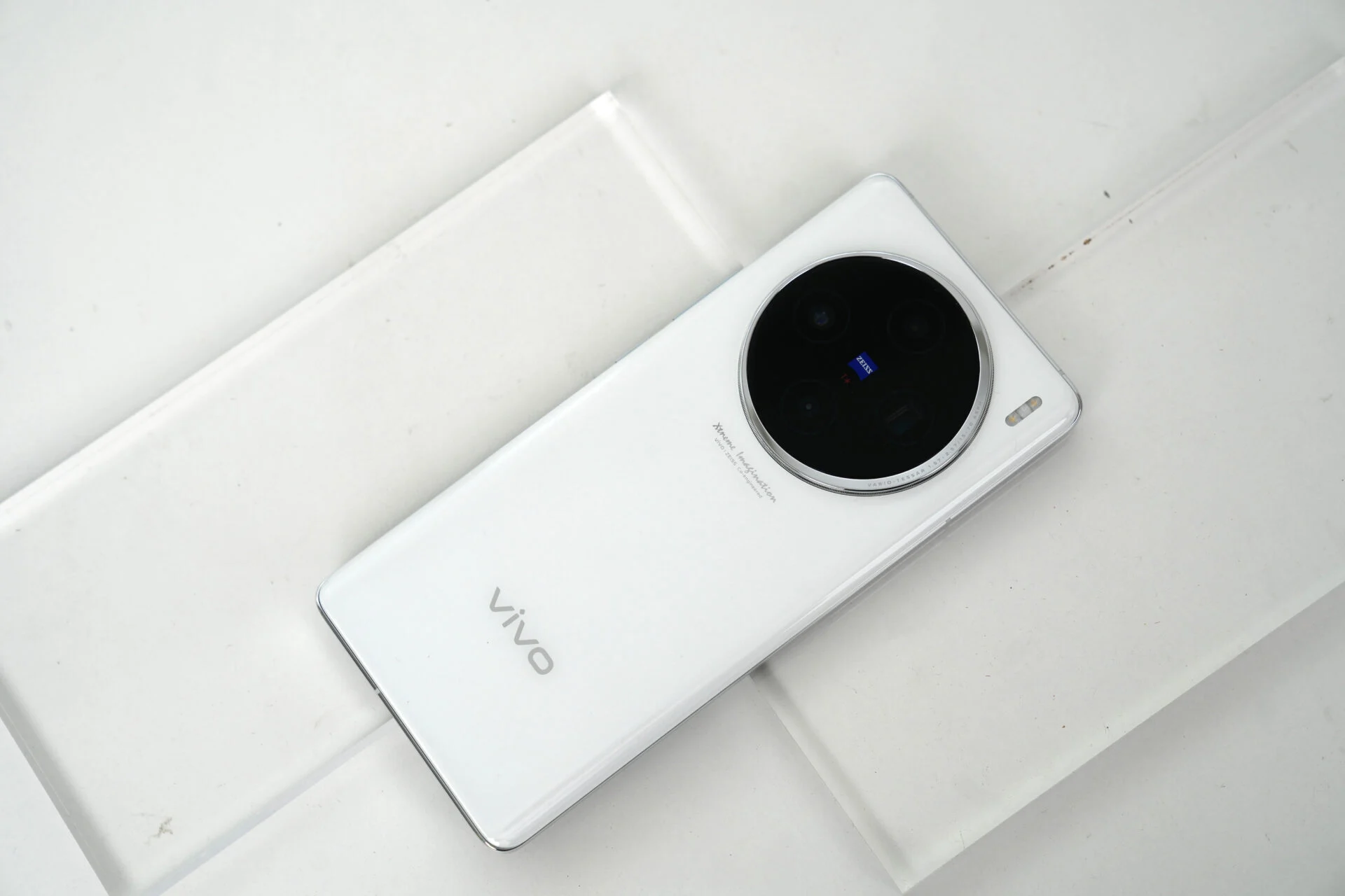 El Vivo X200 Pro Mini se ha dejado ver en un vídeo y se han desvelado las principales especificaciones del smartphone El Vivo X200 Pro Mini se ha dejado ver en un vídeo y se han desvelado las principales especificaciones del smartphone