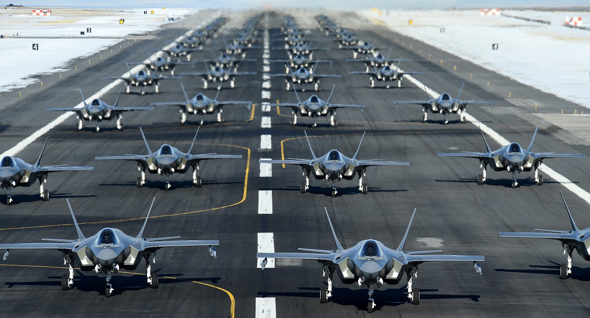 El Departamento de Estado de EE.UU. ha aprobado la venta de 25 cazas de quinta generación F-35A Lightning II con 26 motores F135 a la República de Corea por un coste de 5.060 millones de dólares. El Departamento de Estado de EE.UU. ha aprobado la venta de 25 cazas de quinta generación F-35A Lightning II con 26 motores F135 a la República de Corea por un coste de 5.060 millones de dólares.