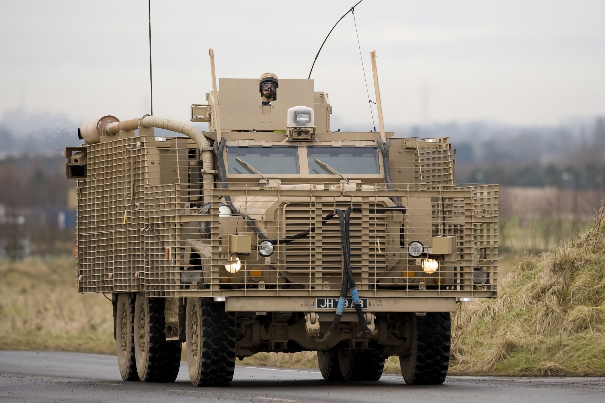 Las Fuerzas Armadas de Ucrania mostraron cómo un vehículo británico Wolfhound 6x6 MRAP remolca un BTR-82A ruso (vídeo) Las Fuerzas Armadas de Ucrania mostraron cómo un vehículo británico Wolfhound 6x6 MRAP remolca un BTR-82A ruso (vídeo)