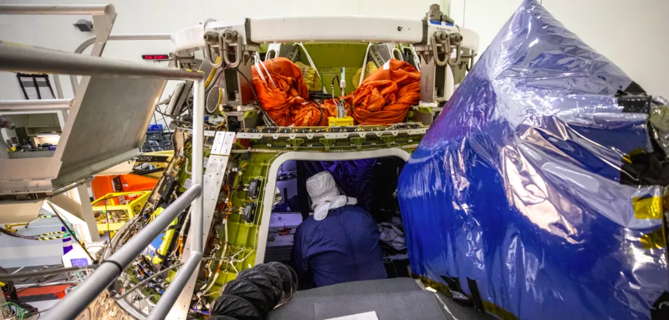 Desembalaje espacial: La NASA empieza a sacar el contenido de la nave espacial Orión Desembalaje espacial: La NASA empieza a sacar el contenido de la nave espacial Orión