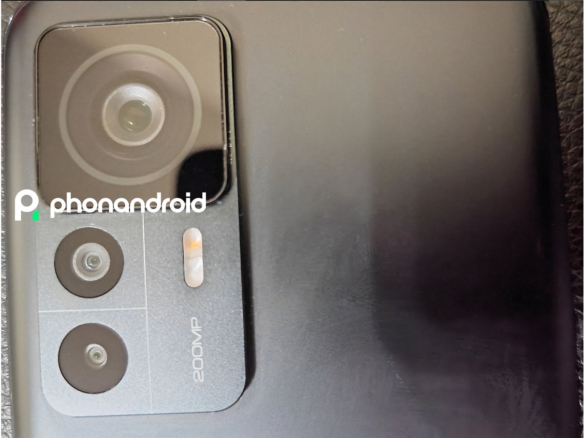 No es solo una versión rebautizada del Redmi K50 Ultra: han aparecido en internet fotos del Xiaomi 12T Pro con una cámara de 200 MP No es solo una versión rebautizada del Redmi K50 Ultra: han aparecido en internet fotos del Xiaomi 12T Pro con una cámara de 200 MP