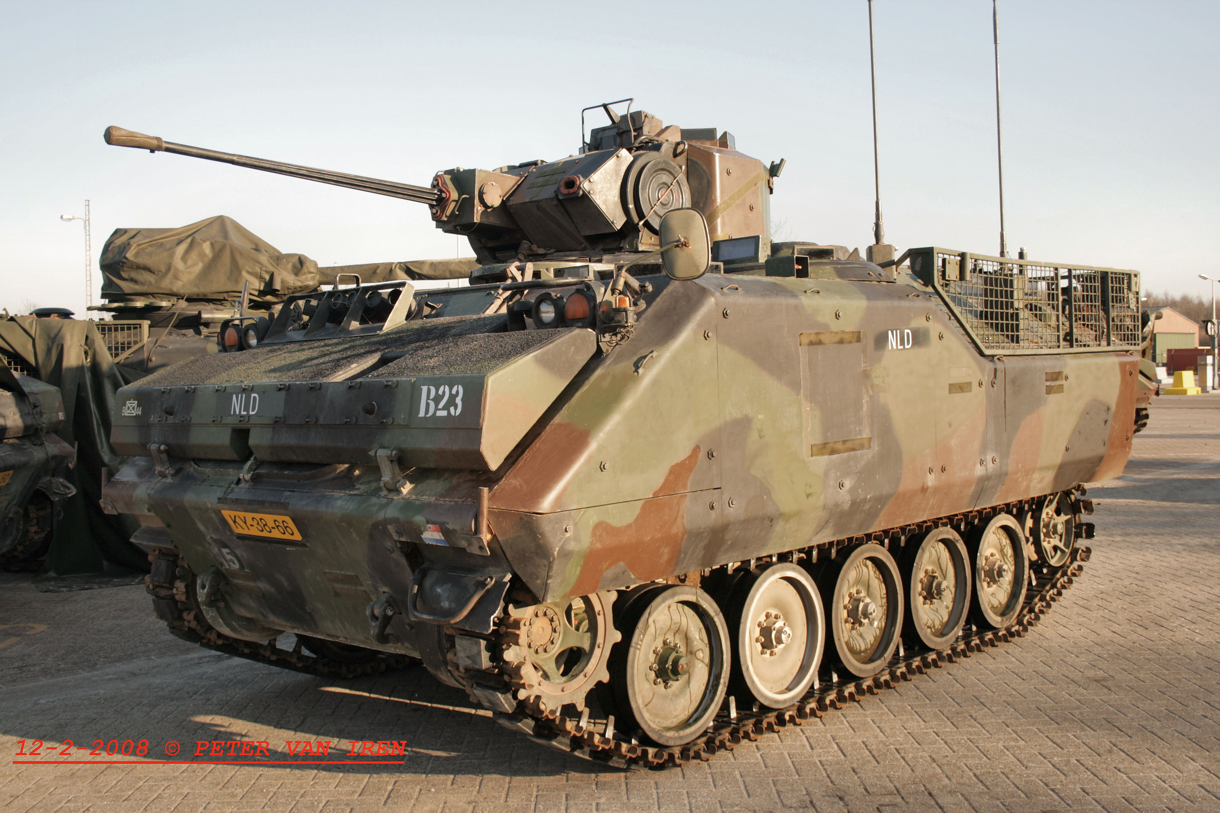Las AFU utilizan BMP belgas YPR-765 PRI con torreta EWS y cañón Oerlikon KBA B02 de 25 mm. Las AFU utilizan BMP belgas YPR-765 PRI con torreta EWS y cañón Oerlikon KBA B02 de 25 mm.