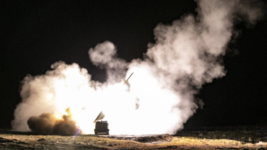 Estados Unidos aumenta la compra de armas y estudia contratos plurianuales de suministro militar a Ucrania Estados Unidos aumenta la compra de armas y estudia contratos plurianuales de suministro militar a Ucrania