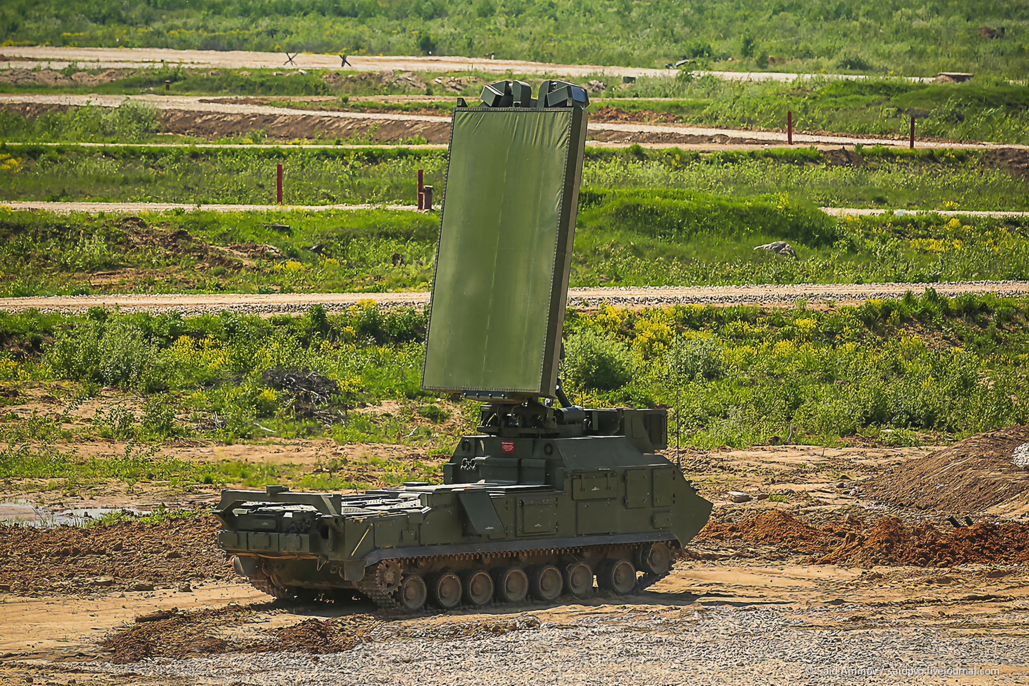 Un trofeo muy valioso: las fuerzas armadas ucranianas se apoderaron del sistema ruso de reconocimiento por radar y control de fuego "Zopark-1M", capaz de guiar los sistemas de artillería "Msta-S", "Coalition", así como los MLRS "Smerch" y los s Un trofeo muy valioso: las fuerzas armadas ucranianas se apoderaron del sistema ruso de reconocimiento por radar y control de fuego "Zopark-1M", capaz de guiar los sistemas de artillería "Msta-S", "Coalition", así como los MLRS "Smerch" y los s