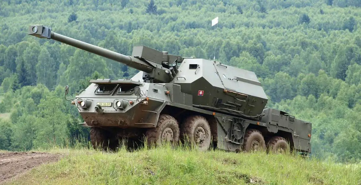 Publicado el primer vídeo del uso en combate por las Fuerzas Armadas ucranianas del obús Zuzana 2, valorado en 7,6 millones de dólares