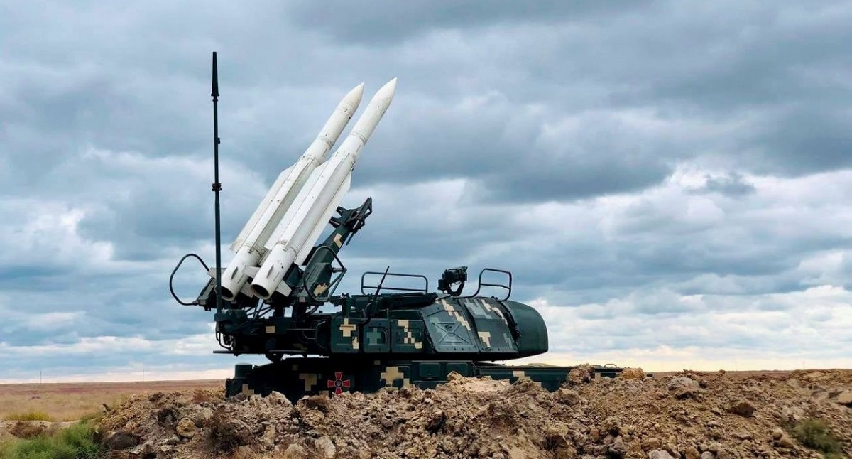 Especialistas ucranianos restauran el sistema de misiles tierra-aire Buk-M1 tras ser derrotado por un avión no tripulado Lancet Especialistas ucranianos restauran el sistema de misiles tierra-aire Buk-M1 tras ser derrotado por un avión no tripulado Lancet