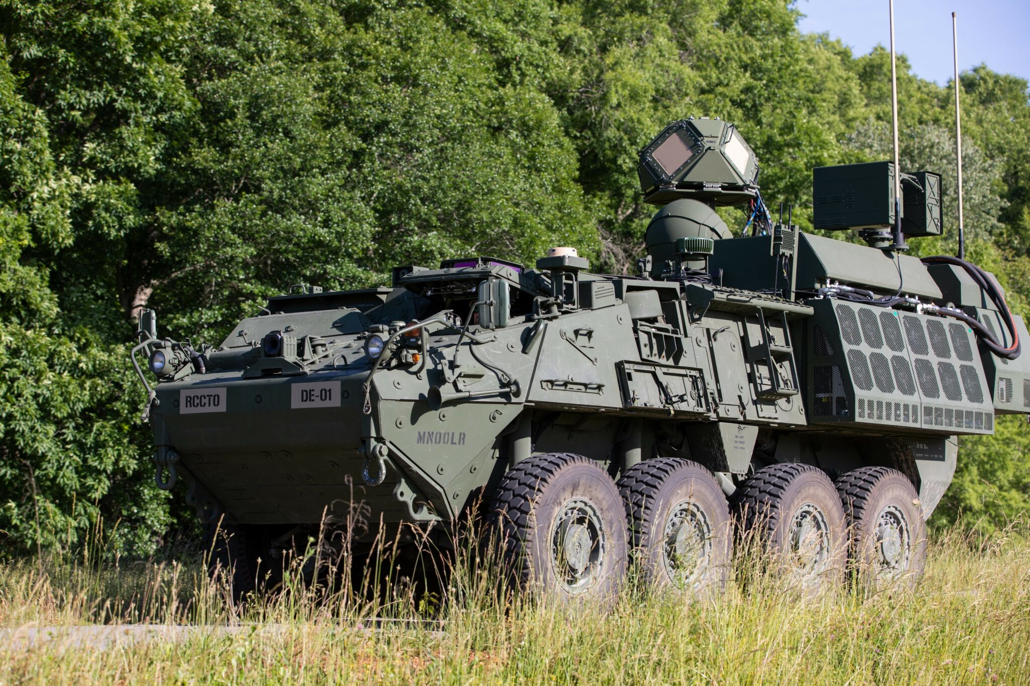 Excelencia militar: Tecnología láser adaptada a Stryker Láseres sobre ruedas: Un sistema innovador para Stryker