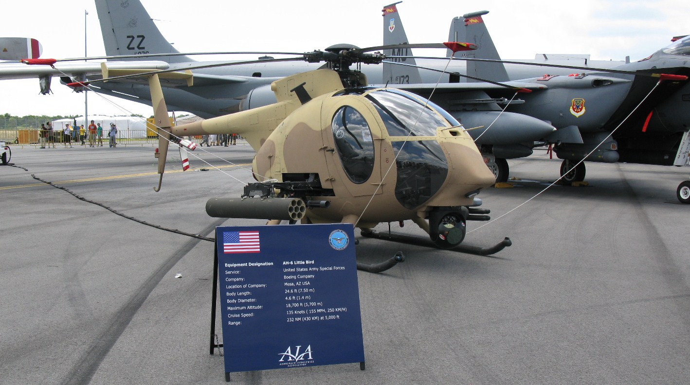 Una leyenda en el cielo: Especificaciones y características del Boeing AH-6 Little Bird en el Salón Aeronáutico Helicóptero de ataque Boeing AH-6 Little Bird: Celebrando el poder tecnológico en el Salón Aeronáutico de Singapur 2010