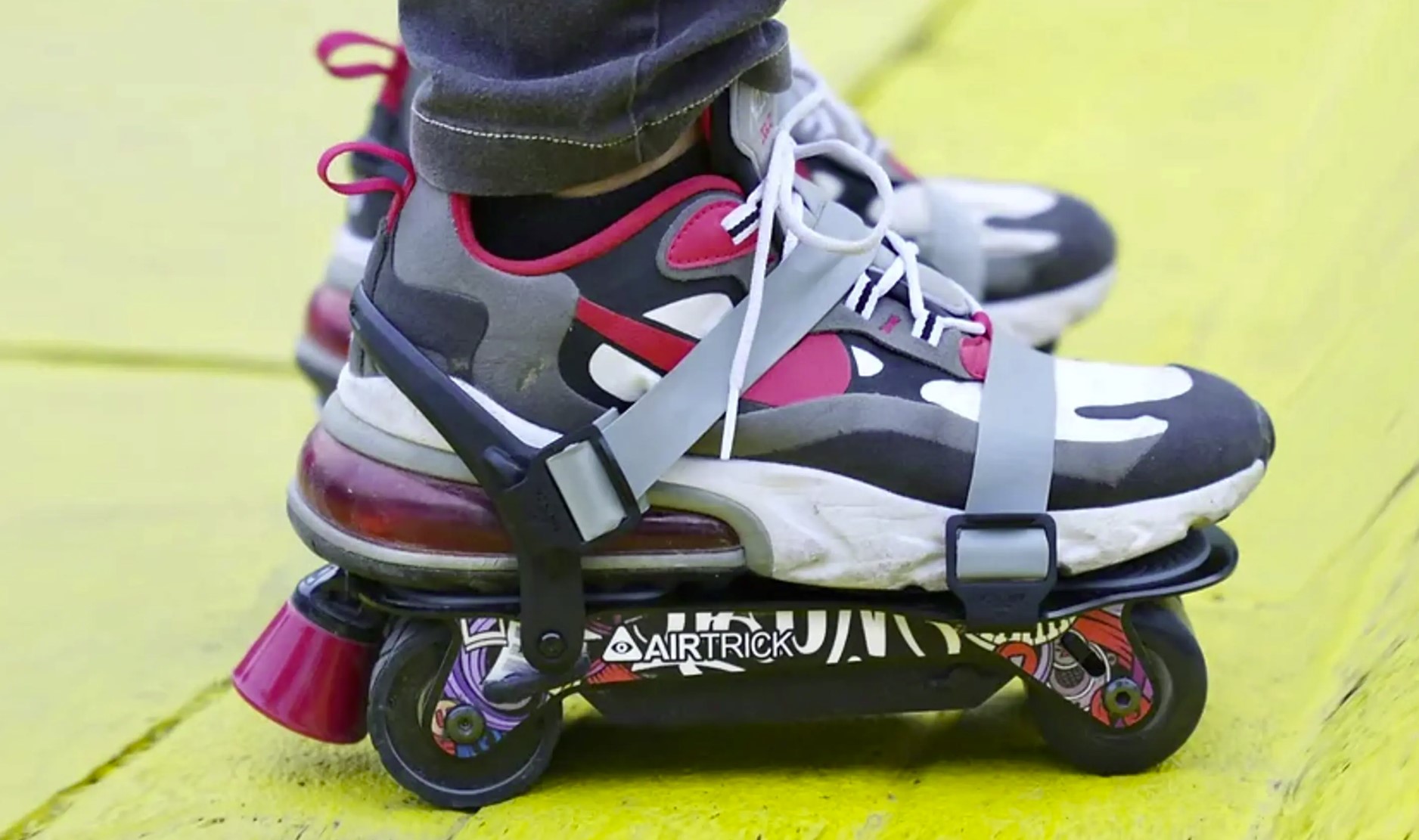 Convierte tus zapatillas en patines eléctricos con los Airtrick E-Skates. Convierte tus zapatillas en patines eléctricos con los Airtrick E-Skates.