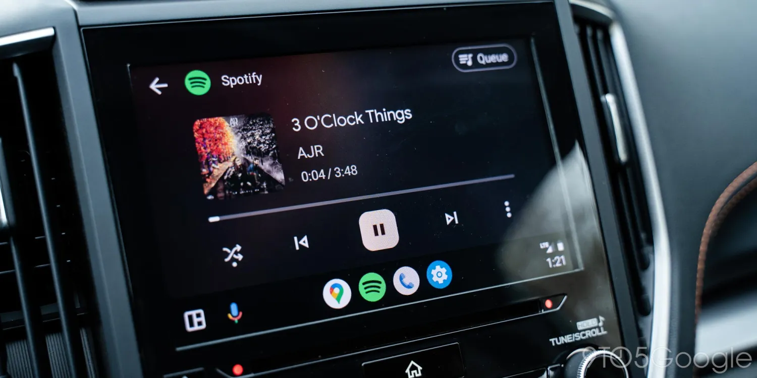 Conducir con comodidad: Android Auto actualiza la interfaz del reproductor de música Android Auto introduce una nueva interfaz de reproductor de música para un mejor control de la conducción