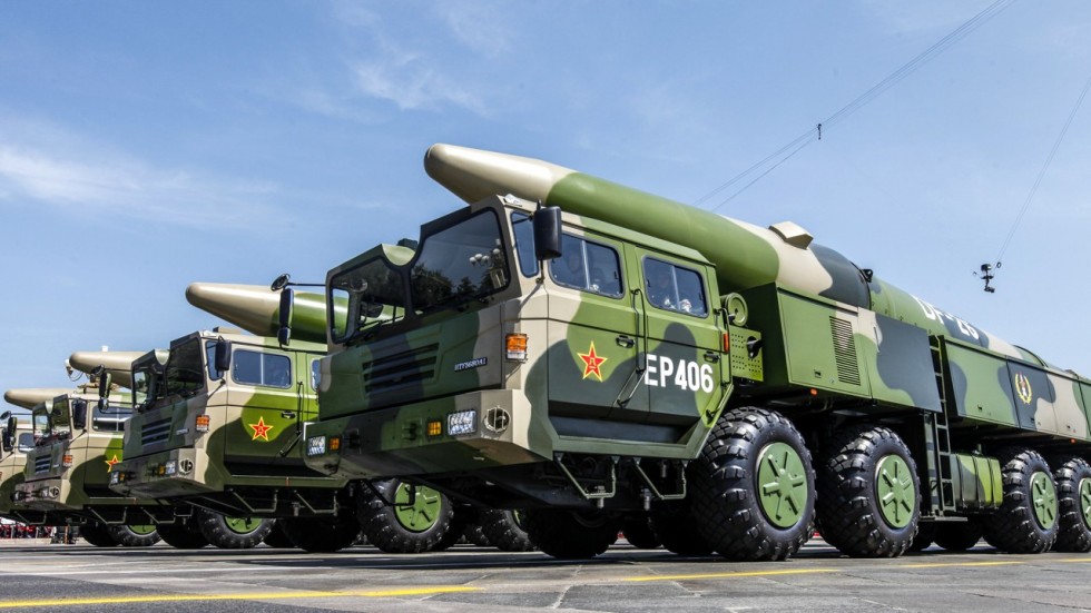 China ha desplegado misiles balísticos hipersónicos DF-27 con un alcance de 8.000 km y una velocidad de 10.500 km/h que podrían eludir las defensas aéreas de EE.UU. China ha desplegado misiles balísticos hipersónicos DF-27 con un alcance de 8.000 km y una velocidad de 10.500 km/h que podrían eludir las defensas aéreas de EE.UU.