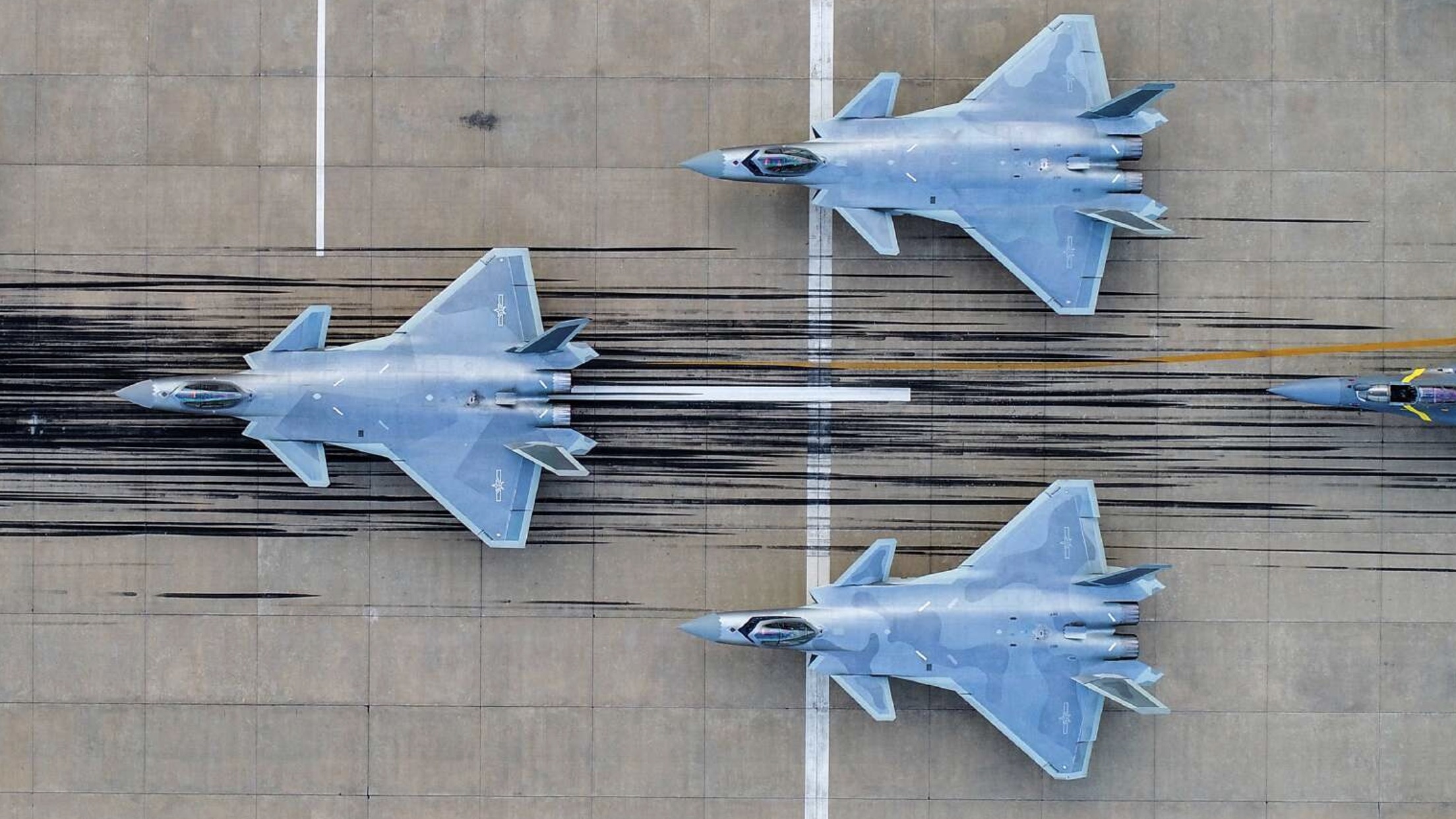 China utiliza por primera vez en sus ejercicios el avión de combate de última generación J-20, el equivalente al F-35 China utiliza por primera vez en sus ejercicios el avión de combate de última generación J-20, el equivalente al F-35