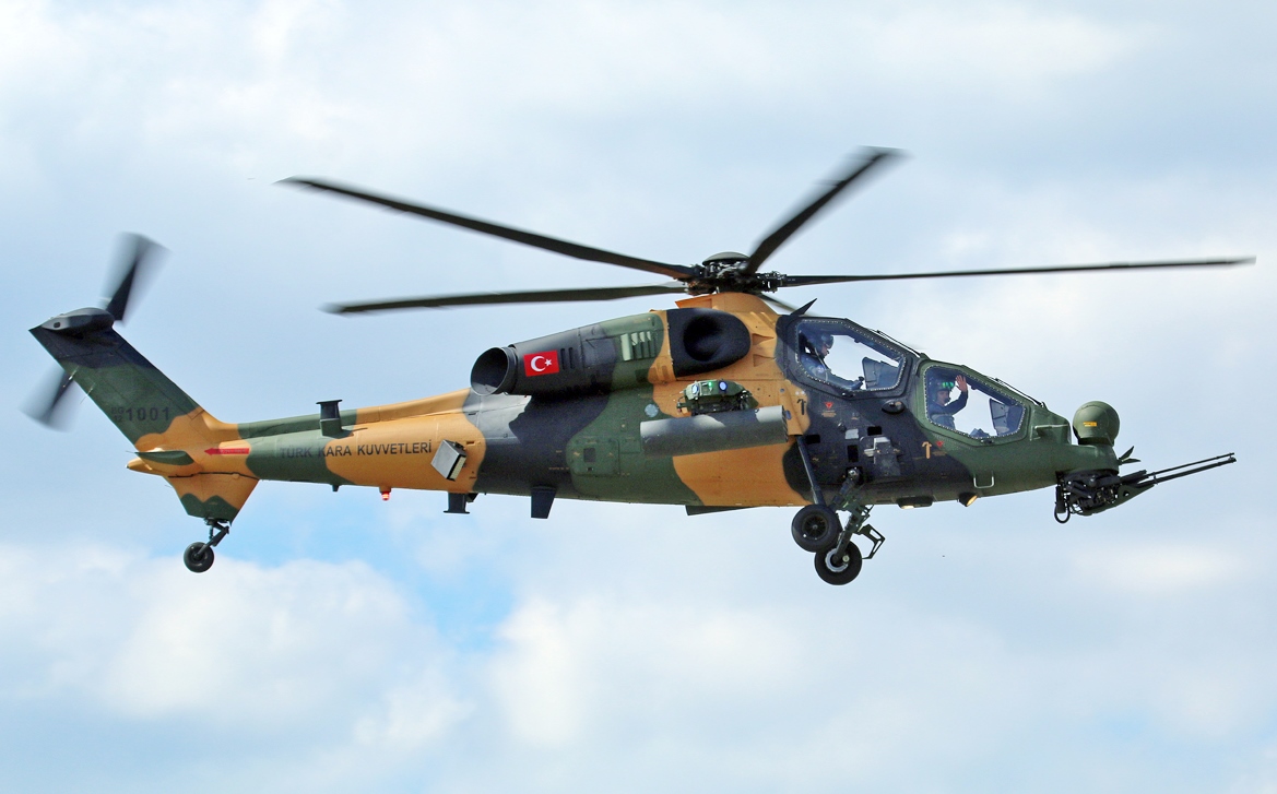 TAI/AgustaWestland T-129 ATAK: fusión de innovación y potencia de fuego en la aviación moderna Explore el vanguardista TAI/AgustaWestland T-129 ATAK: el futuro de los helicópteros de combate