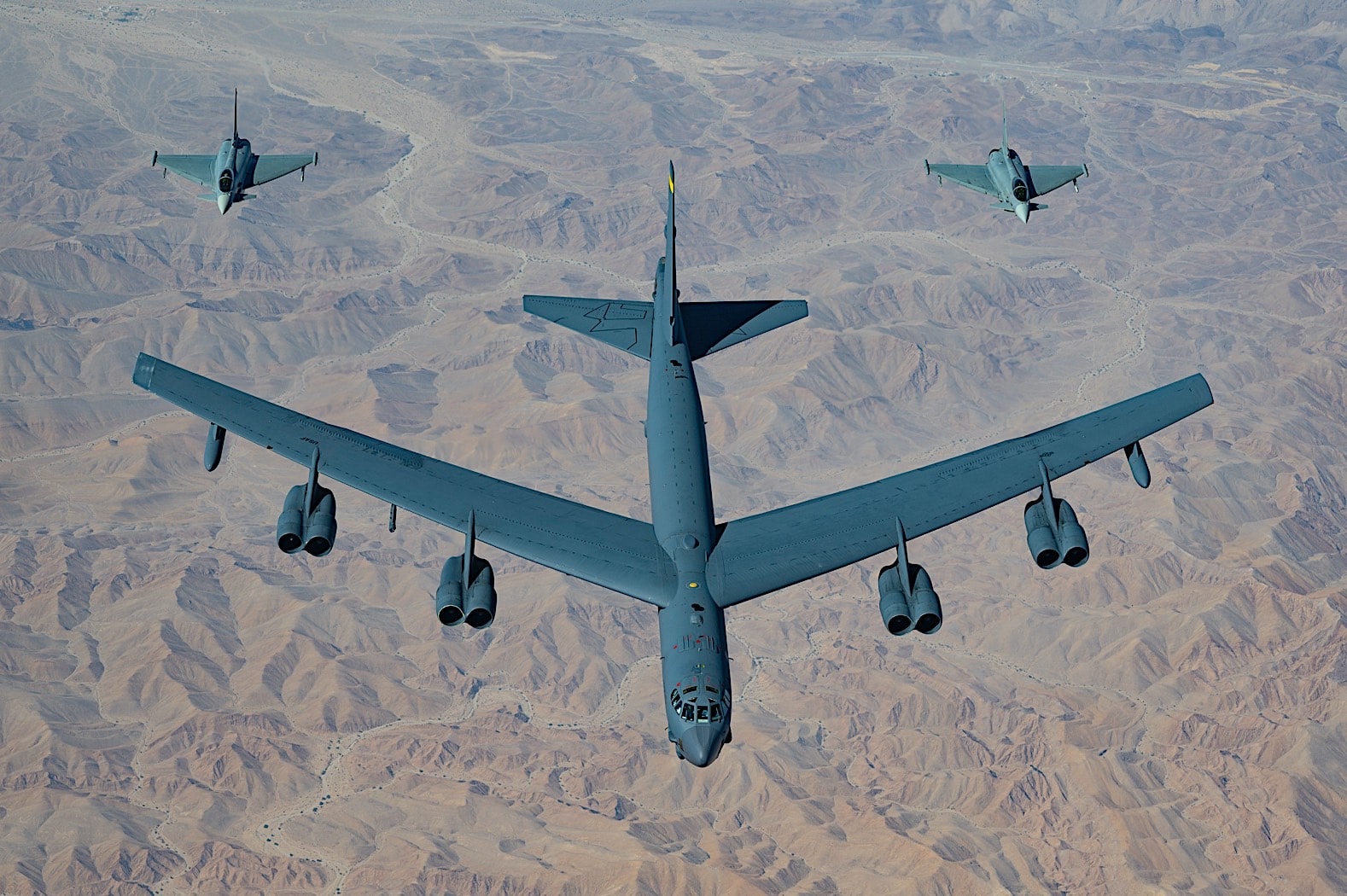 Aviones Eurofighter italianos y bombarderos B-52 estadounidenses practican ataques de precisión en Lituania Aviones Eurofighter italianos y bombarderos B-52 estadounidenses practican ataques de precisión en Lituania