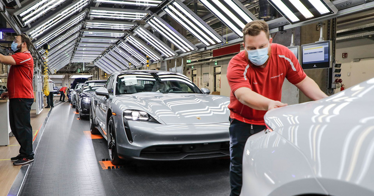Una mirada bajo el capó: características exclusivas de la fabricación del Porsche Taycan Producción del Porsche Taycan: logros e innovaciones en la construcción de vehículos eléctricos