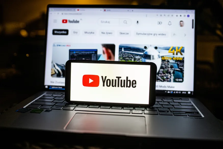 YouTube está probando resúmenes de vídeos generados por inteligencia artificial