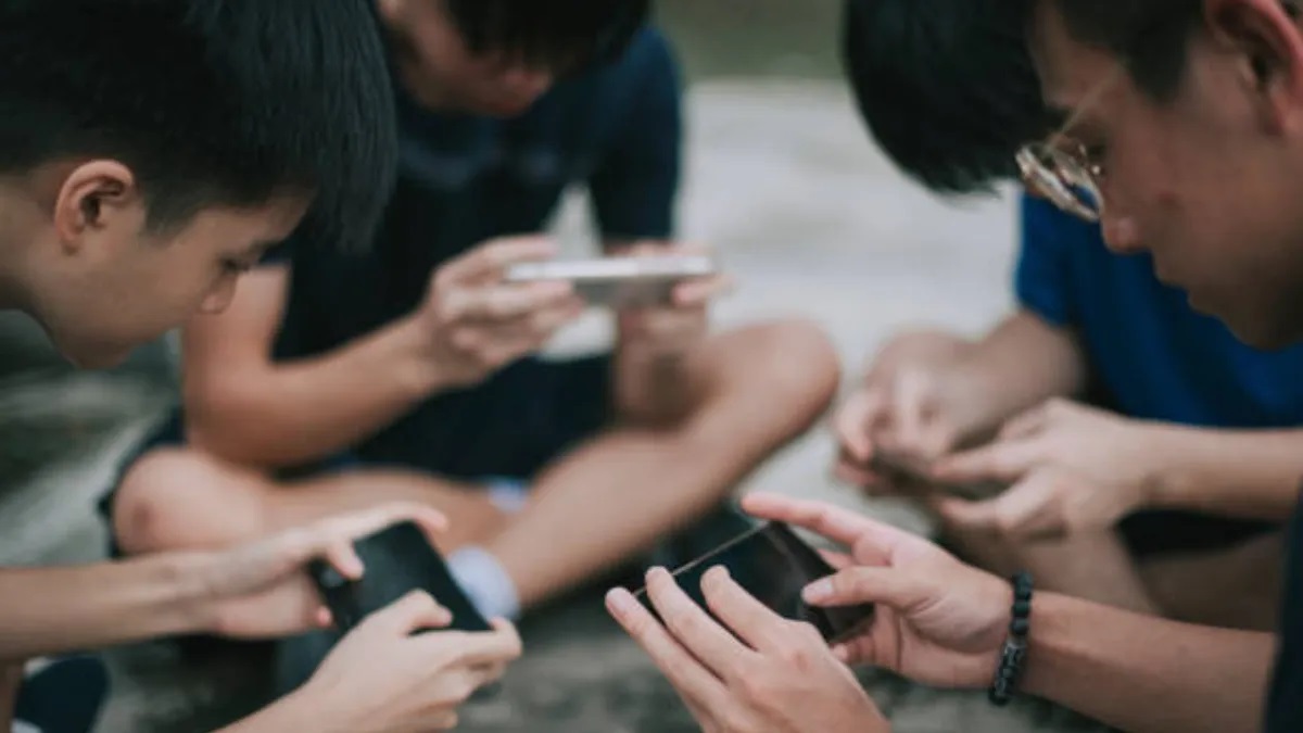 El pueblo indio ha prohibido oficialmente a los menores de 18 años el uso de teléfonos inteligentes. Multas por infracción El pueblo indio ha prohibido oficialmente a los menores de 18 años el uso de teléfonos inteligentes. Multas por infracción