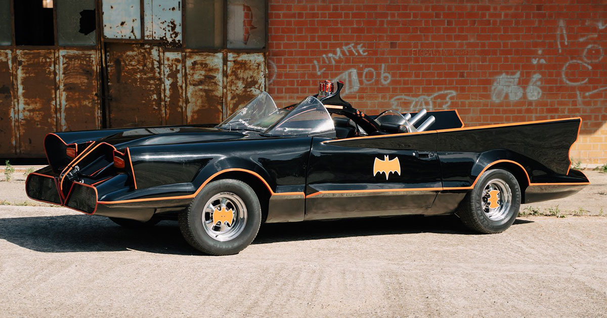Renacimiento Legendario: Una réplica del Batmobile de los años 60 - Una Vista Geek de un Clásico