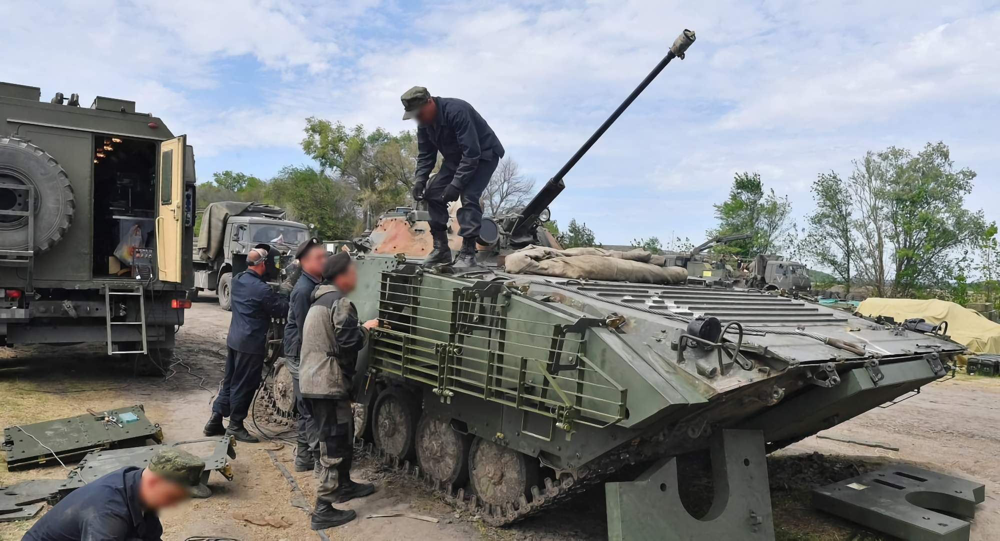 Las Fuerzas Armadas de Ucrania capturaron el BMP-2 ruso con protección moderna y rara 675-sb3KDZ Las Fuerzas Armadas de Ucrania capturaron el BMP-2 ruso con protección moderna y rara 675-sb3KDZ
