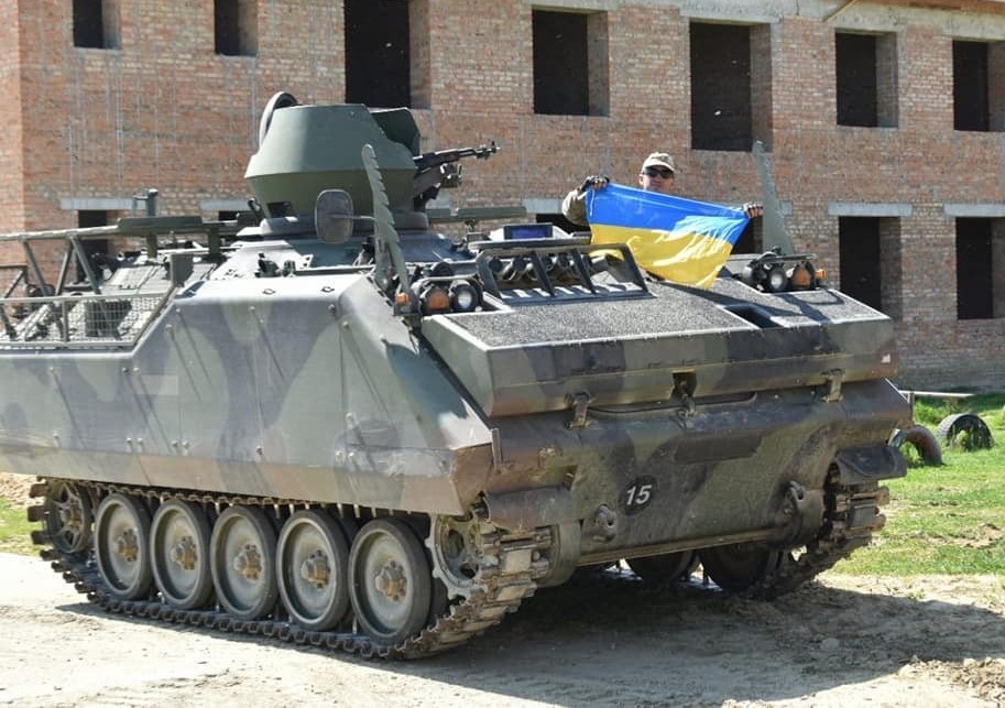 ZSU mostró un video de la descripción de los tanques T-72M1 y los vehículos blindados de transporte de personal holandeses YPR-765 ZSU mostró un video de la descripción de los tanques T-72M1 y los vehículos blindados de transporte de personal holandeses YPR-765