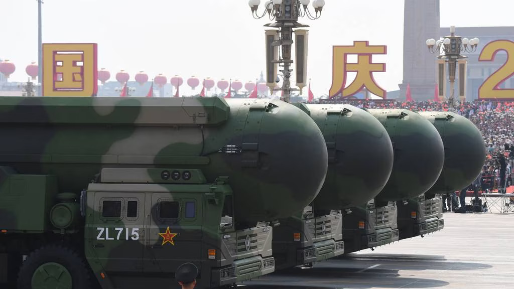 China lanza un misil balístico intercontinental al océano Pacífico por primera vez en una década China lanza un misil balístico intercontinental al océano Pacífico por primera vez en una década