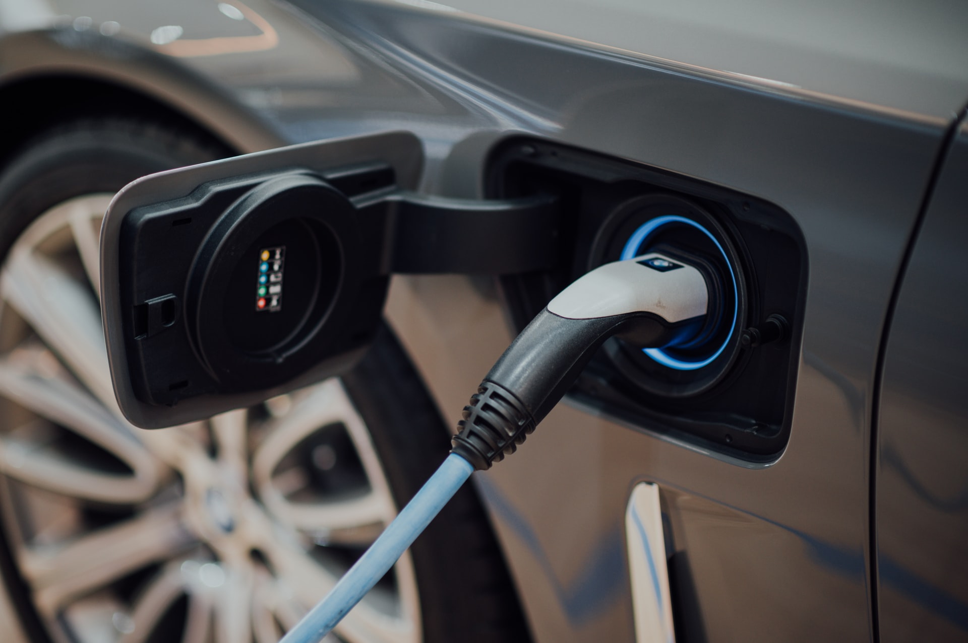 El cable refrigerado por agua multiplica por cuatro el tiempo de carga del coche eléctrico El cable refrigerado por agua multiplica por cuatro el tiempo de carga del coche eléctrico