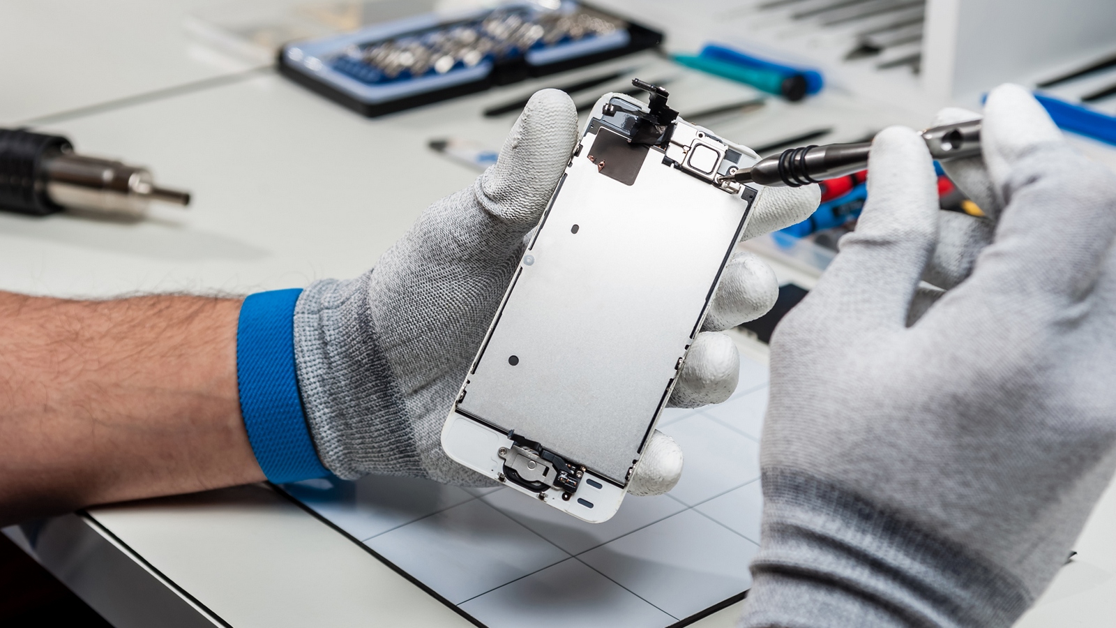 Con iOS 15.2 lanzado, Apple protegerá a los propietarios de iPhone de reparadores sin escrúpulos Con iOS 15.2 lanzado, Apple protegerá a los propietarios de iPhone de reparadores sin escrúpulos
