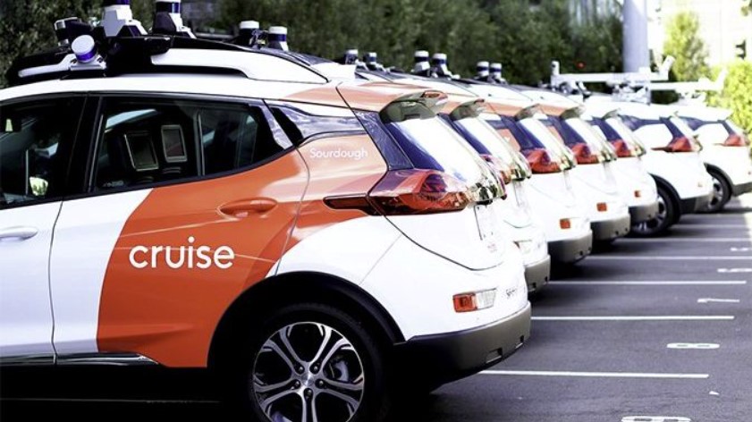 Cruise comienza a trazar las calles de Dubai para el lanzamiento del robotaxi en 2023 Cruise comienza a trazar las calles de Dubai para el lanzamiento del robotaxi en 2023