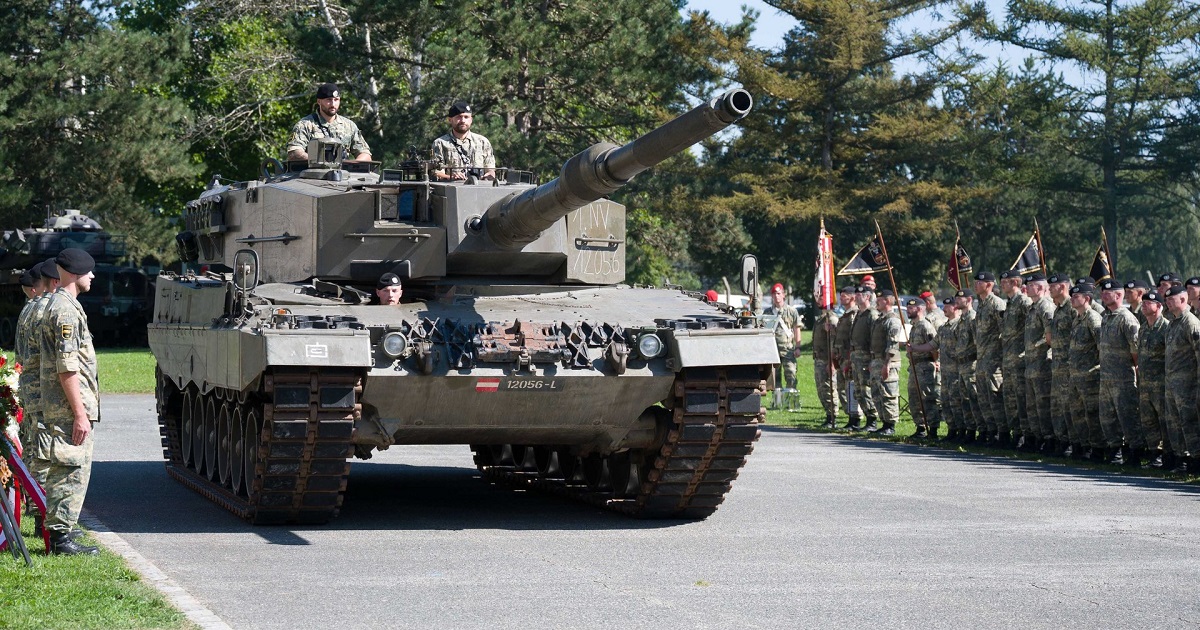 Los carros de combate Leopard 2A4 austriacos han comenzado un proceso de actualización de 260 millones de dólares para pasar al nivel A7. Los carros de combate Leopard 2A4 austriacos han comenzado un proceso de actualización de 260 millones de dólares para pasar al nivel A7.