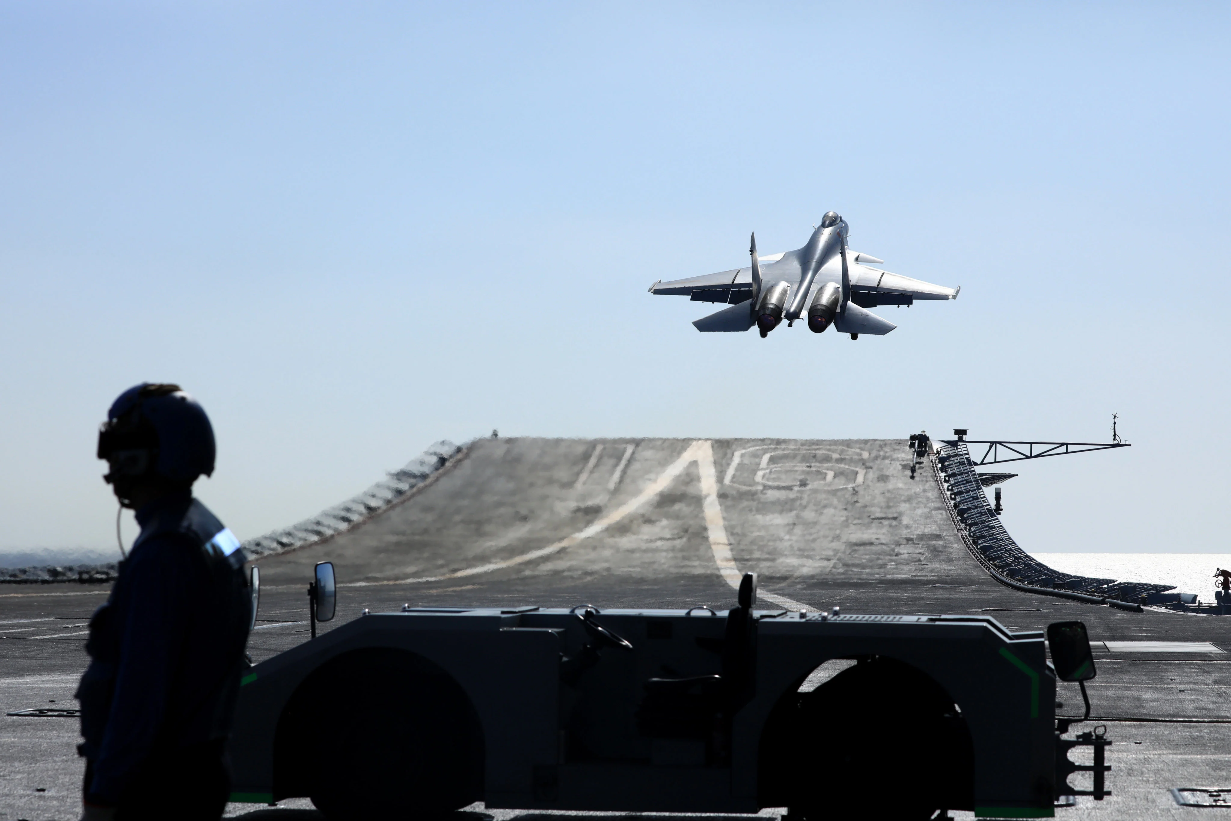 China prueba el sistema hipersónico de separación de aviones del portaaviones a 8644 km/h