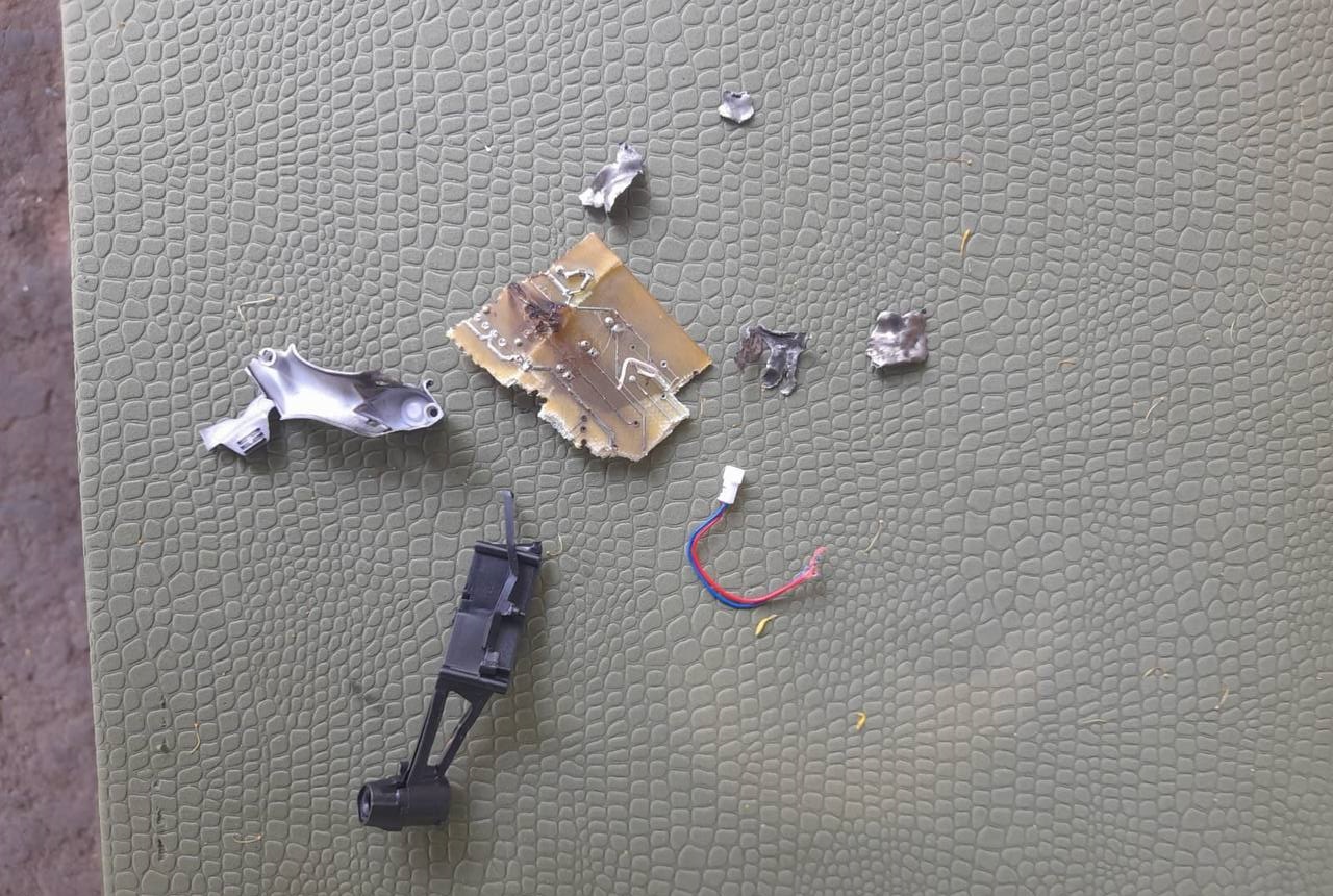 Guardias fronterizos ucranianos destruyeron un dron ruso con un poderoso explosivo Guardias fronterizos ucranianos destruyeron un dron ruso con un poderoso explosivo