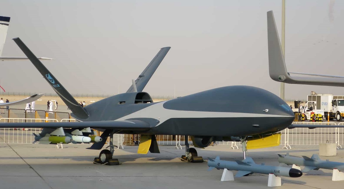 El dron gigante chino WZ-7 Soaring Dragon, con una velocidad de crucero de 750 km/h, copia del RQ-4 Global Hawk estadounidense, ha entrado en la zona de identificación de defensa aérea de Taiwán. El dron gigante chino WZ-7 Soaring Dragon, con una velocidad de crucero de 750 km/h, copia del RQ-4 Global Hawk estadounidense, ha entrado en la zona de identificación de defensa aérea de Taiwán.