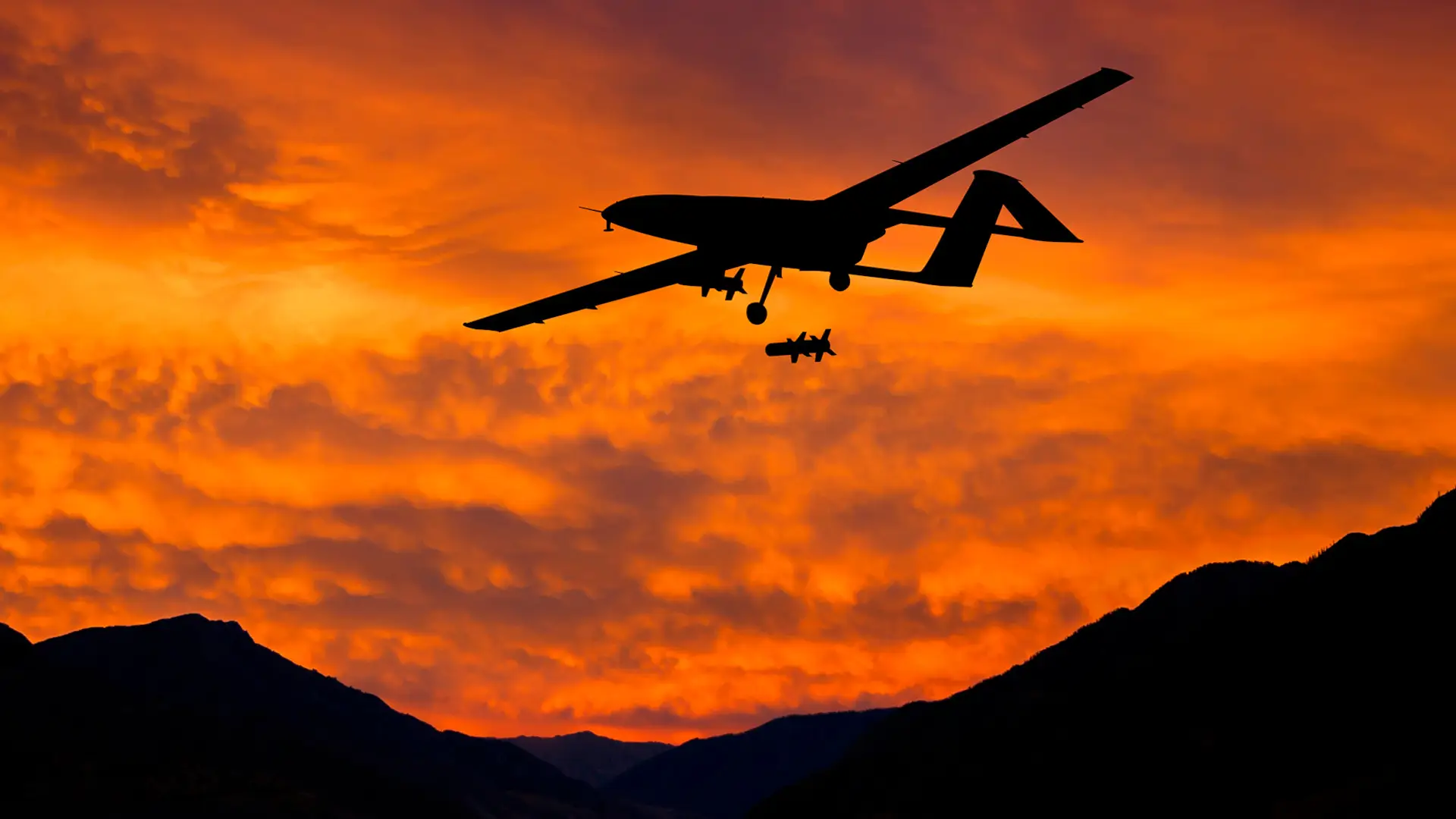 Un avión teledirigido ataca y mata a un operario por la prohibición de atacar a un objetivo durante un simulacro Un avión teledirigido ataca y mata a un operario por la prohibición de atacar a un objetivo durante un simulacro