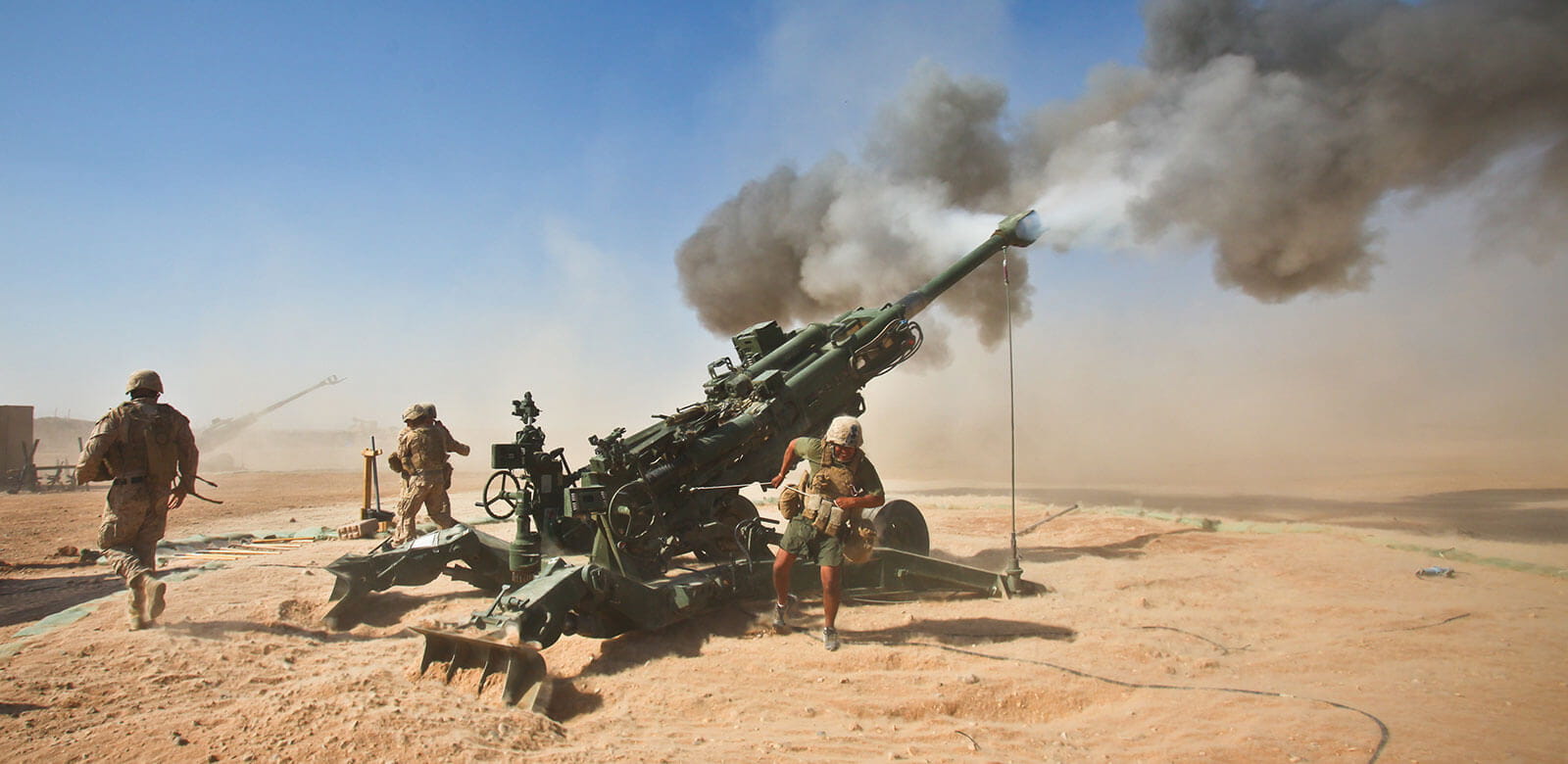 Raytheon recibió 84 millones de dólares para producir municiones guiadas de precisión M982 Excalibur, que el Pentágono está suministrando a Ucrania. Raytheon recibió 84 millones de dólares para producir municiones guiadas de precisión M982 Excalibur, que el Pentágono está suministrando a Ucrania.