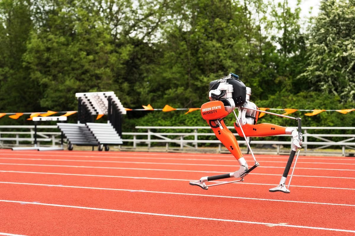 Cassie, un robot con dos piernas, establece un récord Guinness en la carrera de 100 metros Cassie, un robot con dos piernas, establece un récord Guinness en la carrera de 100 metros