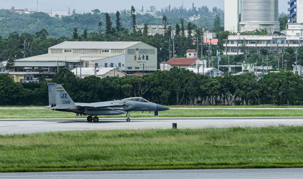 La Fuerza Aérea de EE.UU. ha devuelto los cazas F-15C Eagle de cuarta generación a la base japonesa de Kadena. La Fuerza Aérea de EE.UU. ha devuelto los cazas F-15C Eagle de cuarta generación a la base japonesa de Kadena.