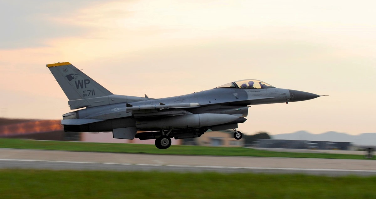 Canadá se une a la formación de pilotos y personal ucranianos para manejar cazas F-16 Fighting Falcon Canadá se une a la formación de pilotos y personal ucranianos para manejar cazas F-16 Fighting Falcon