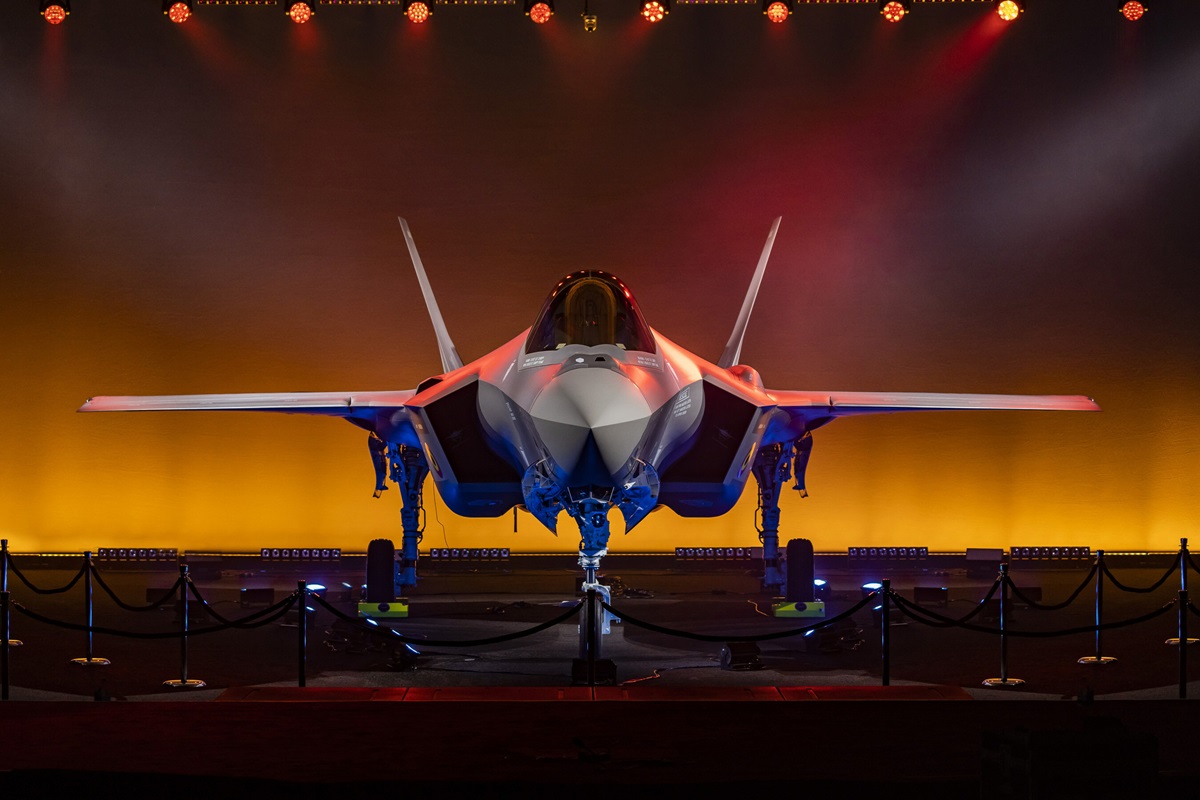 Lockheed Martin ha presentado el primer caza de quinta generación F-35 Lightning II para la Fuerza Aérea belga. Lockheed Martin ha presentado el primer caza de quinta generación F-35 Lightning II para la Fuerza Aérea belga.