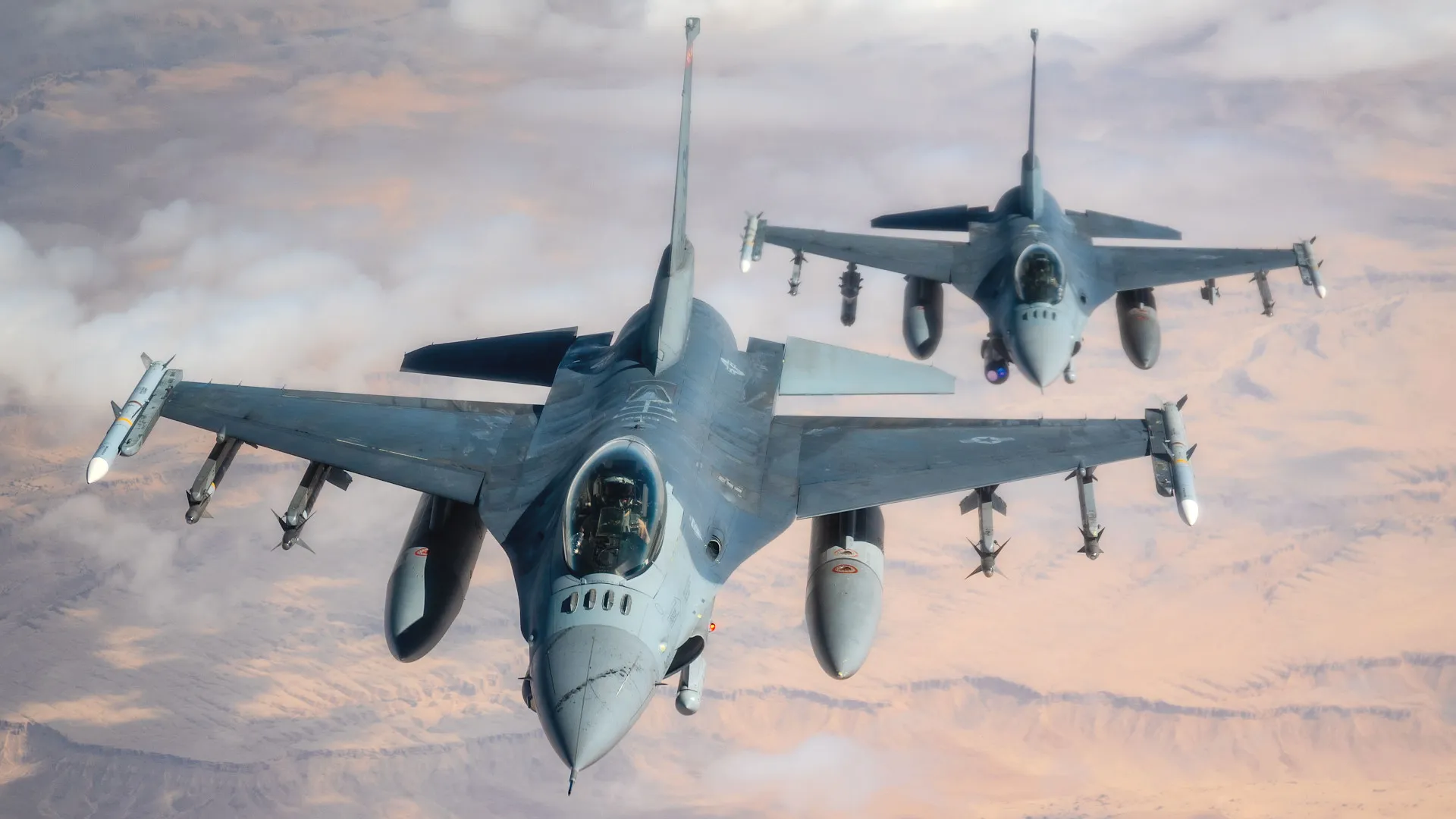 Cibercapacidades del caza F-16: del sigilo a los ordenadores de a bordo