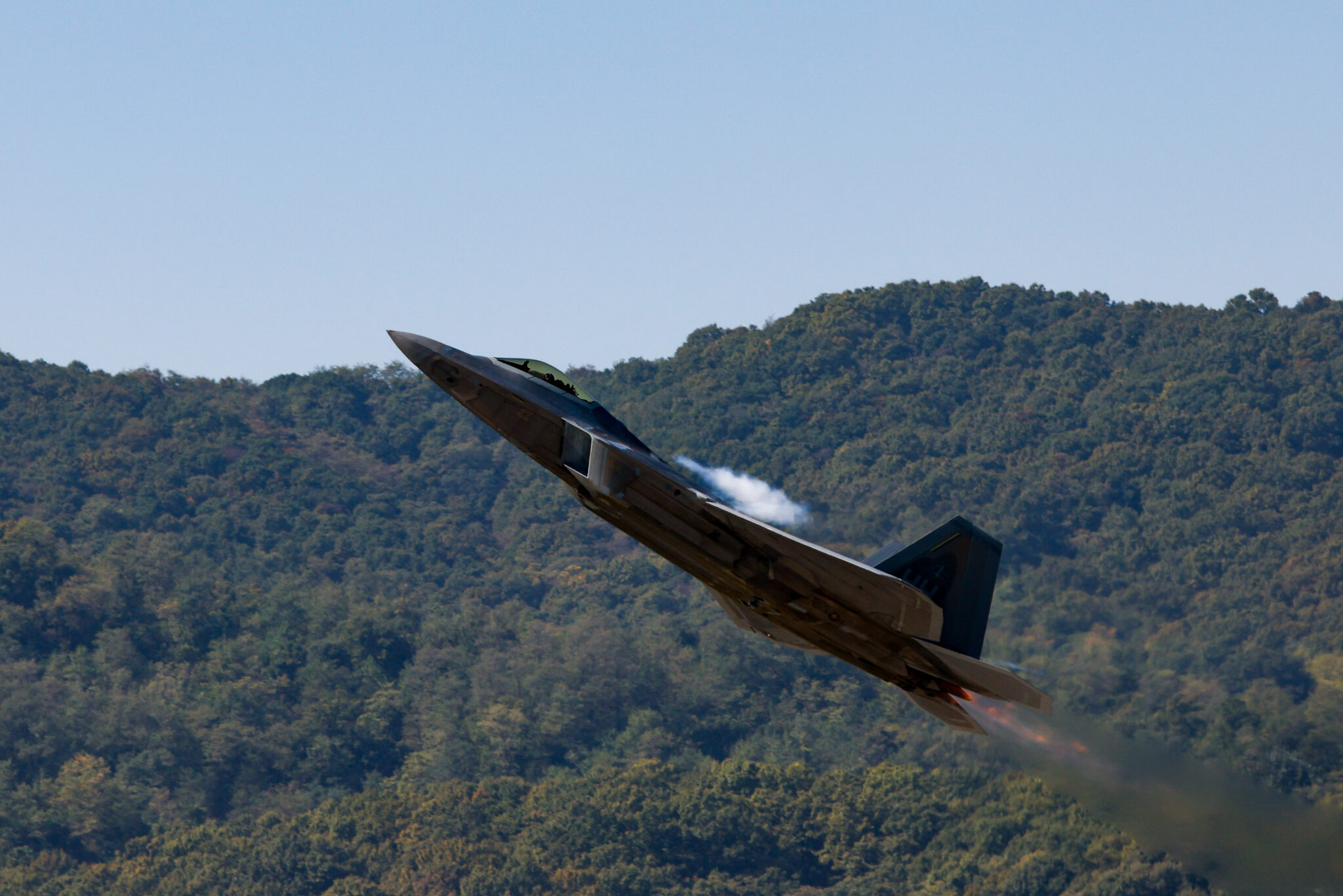 China intenta crear un radar capaz de rastrear al caza furtivo F-22 China intenta crear un radar capaz de rastrear al caza furtivo F-22